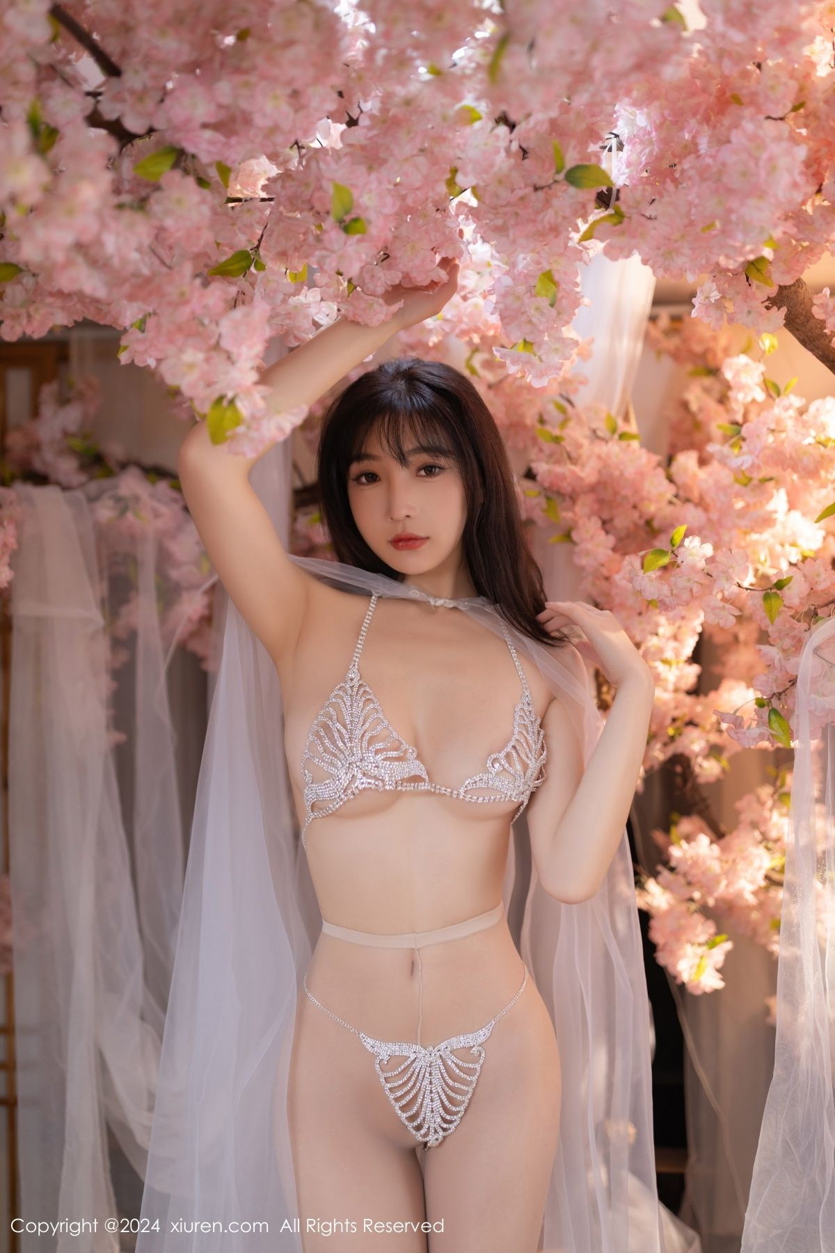 [XiuRen]高清写真图 2024.07.04 No.8807 陆萱萱 性感美腿