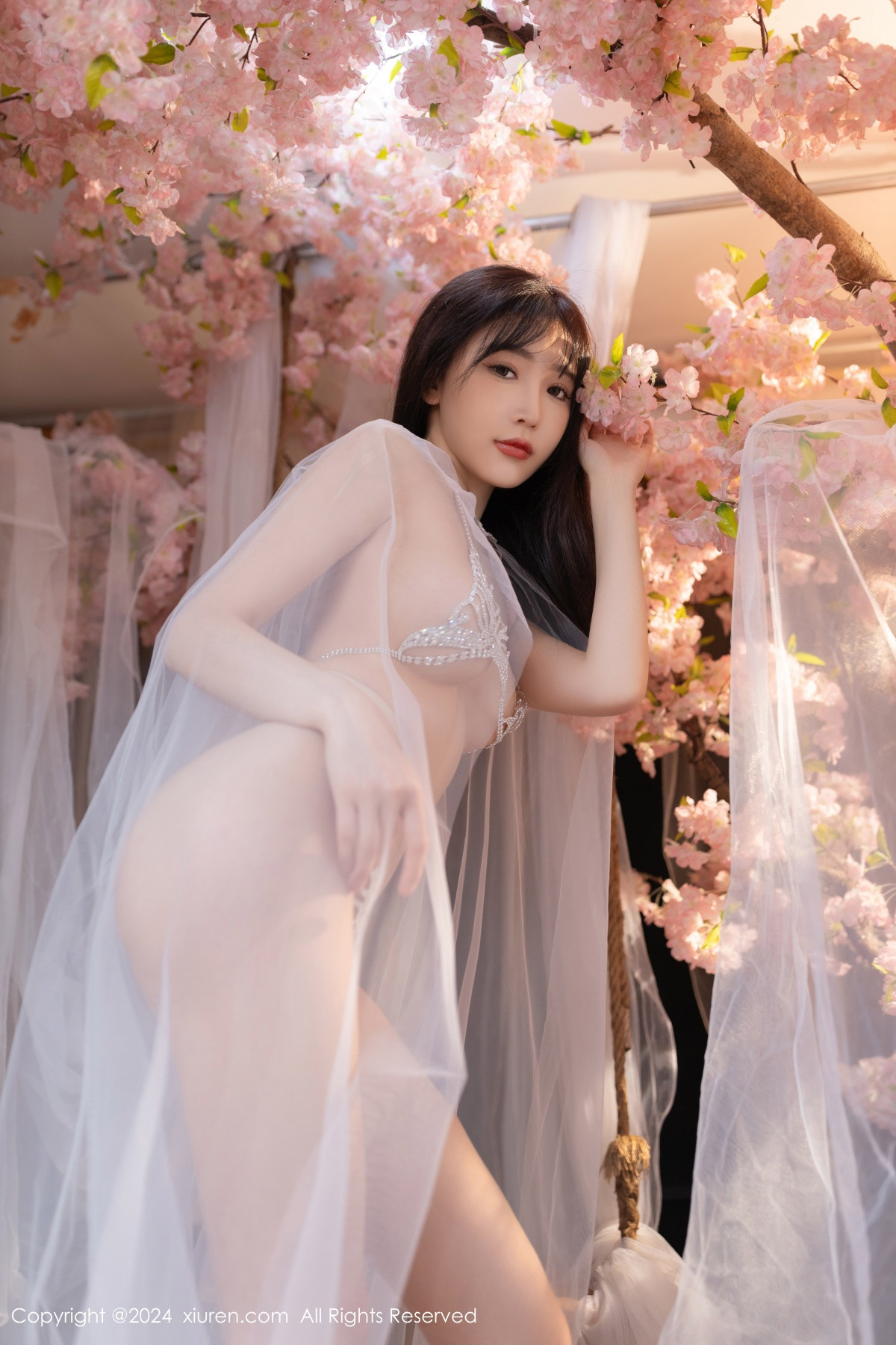 [XiuRen]高清写真图 2024.07.04 No.8807 陆萱萱 性感美腿