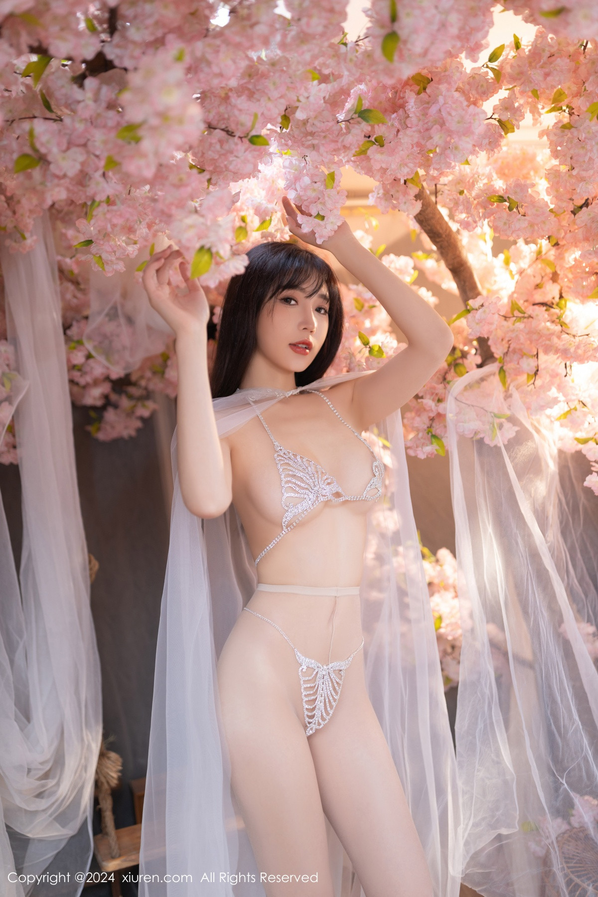 [XiuRen]高清写真图 2024.07.04 No.8807 陆萱萱 性感美腿