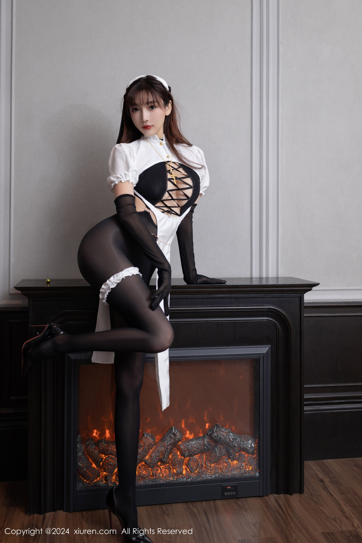 [XiuRen]高清写真图 2024.09.26 No.9216 陆萱萱 黑丝美腿