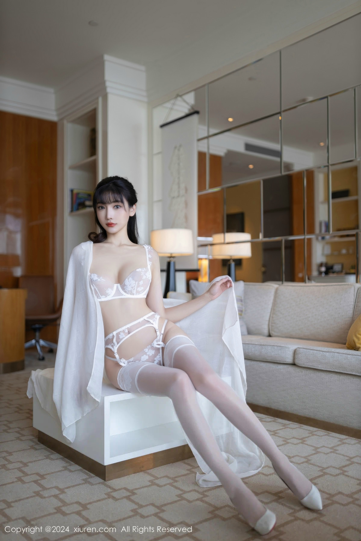 [XiuRen]高清写真图 2024.10.24 No.9340 陆萱萱 丝袜美腿