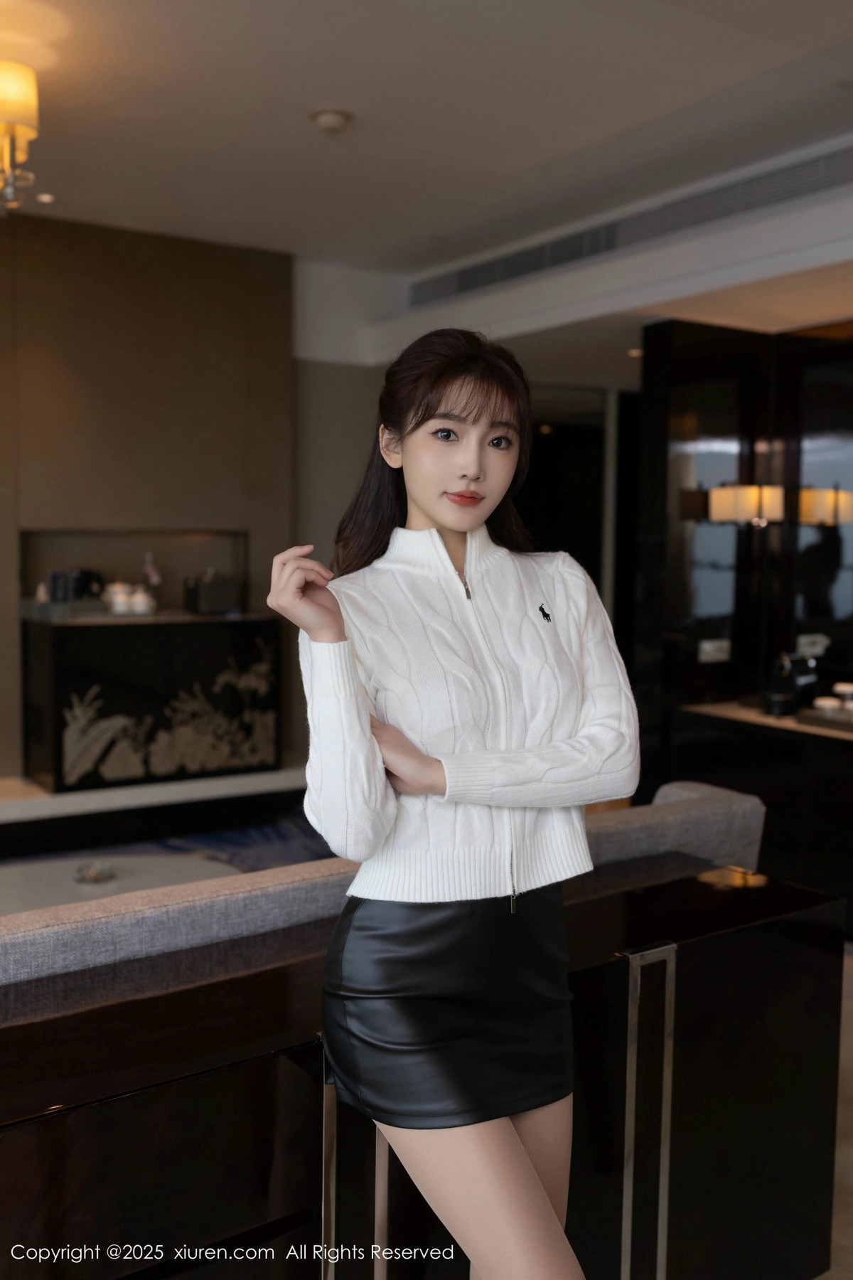 [XiuRen]高清写真图 2025.02.07 No.9852 陆萱萱 丝袜美腿
