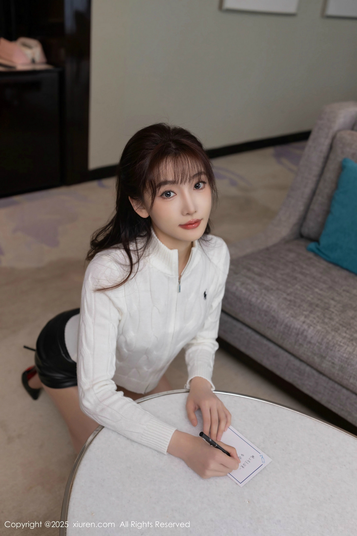 [XiuRen]高清写真图 2025.02.07 No.9852 陆萱萱 丝袜美腿