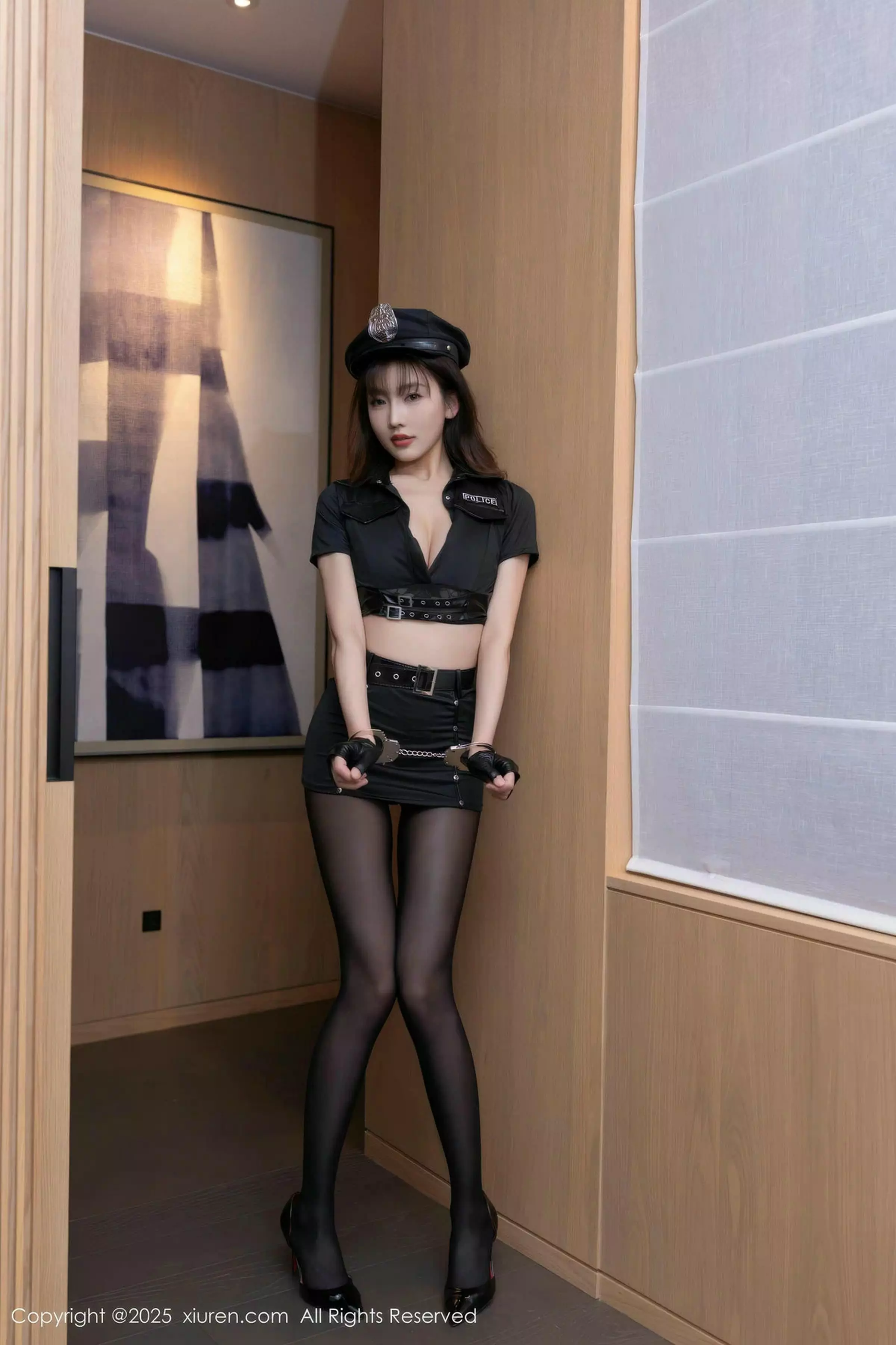 [XiuRen]高清写真图 2025.03.27 No.10081 陆萱萱 魅惑黑丝