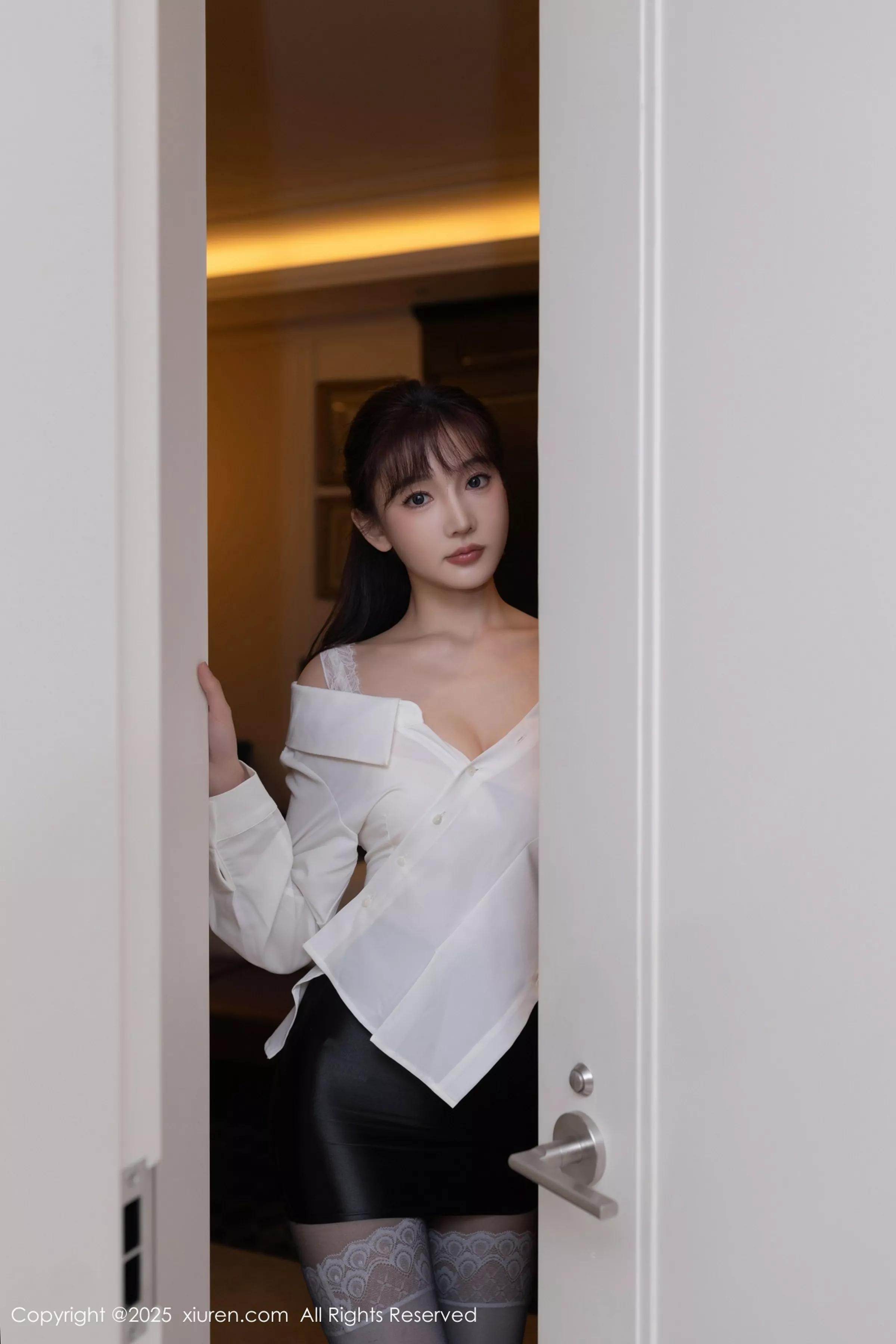 [XiuRen]高清写真图 2025.04.17 No.10166 陆萱萱 白色衬衫