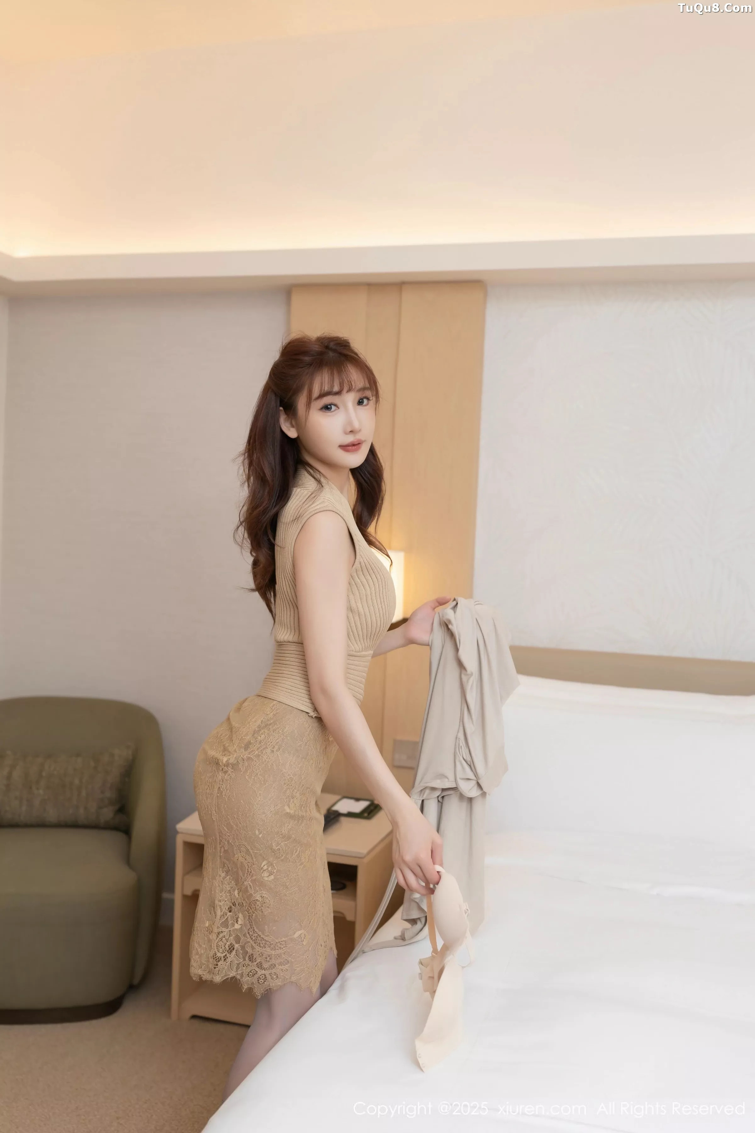 [XiuRen]高清写真图 2025.06.05 No.10370 陆萱萱 紫色丝袜