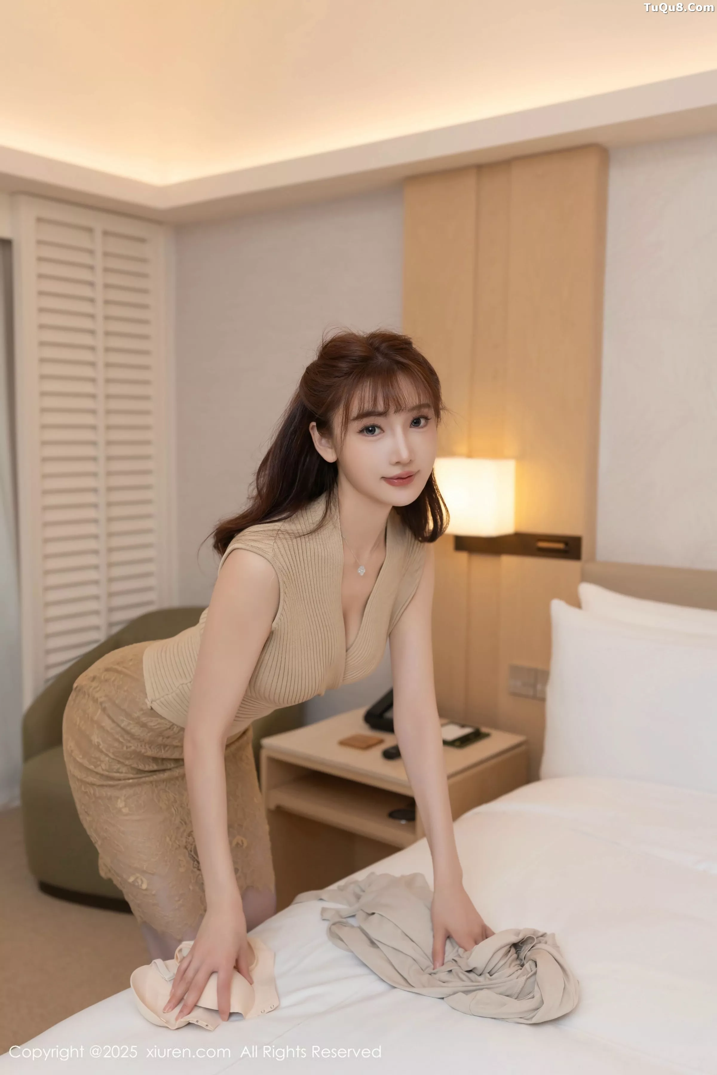 [XiuRen]高清写真图 2025.06.05 No.10370 陆萱萱 紫色丝袜
