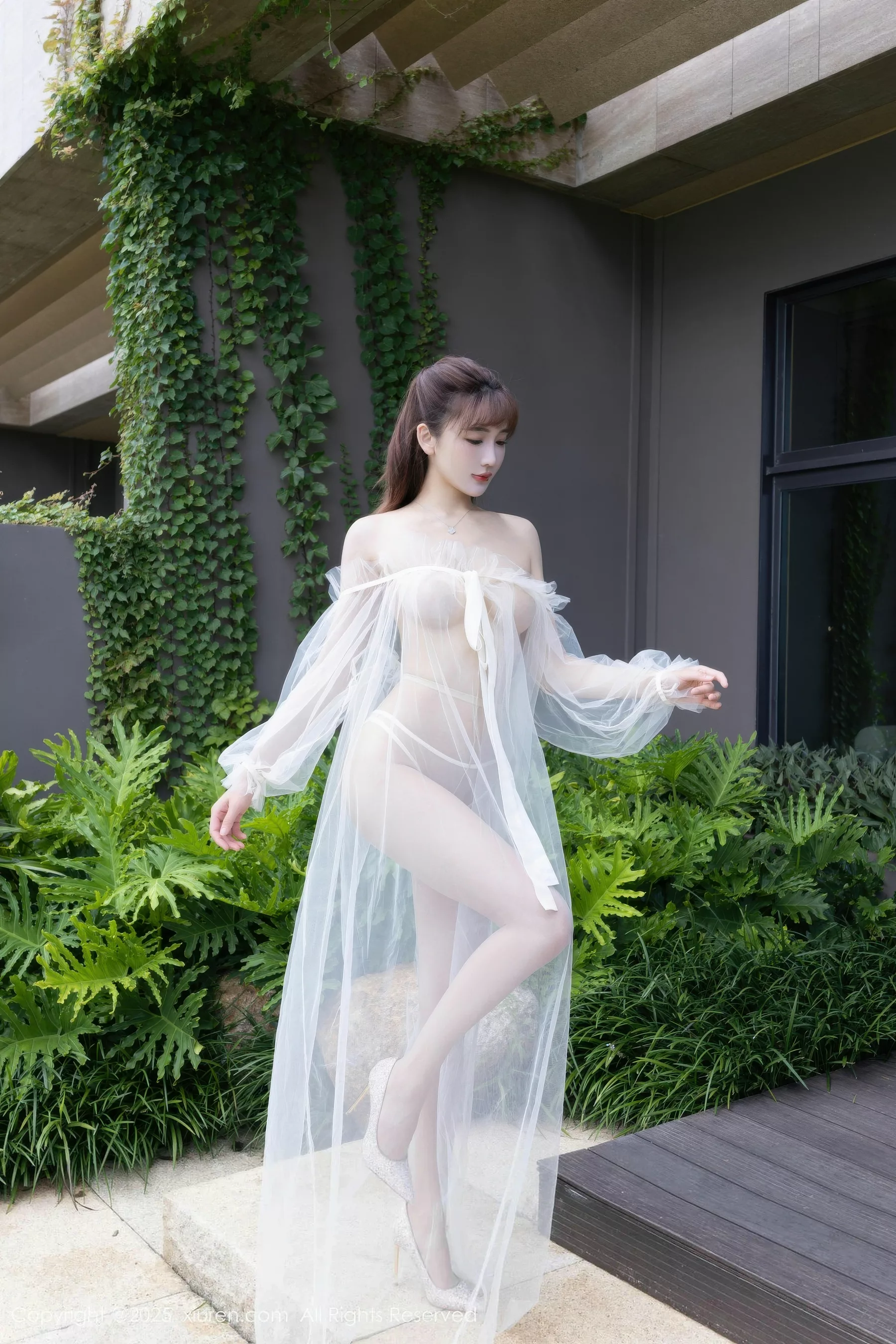 [XiuRen]高清写真图 2025.10.23 No.10903 陆萱萱 轻透白纱