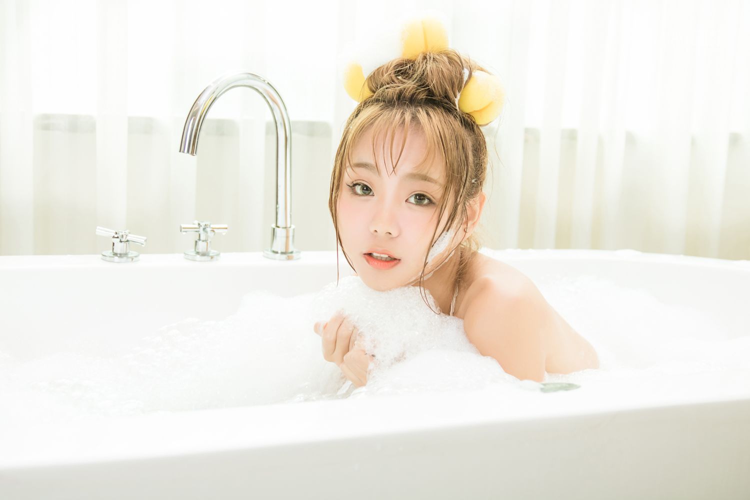 [YALAYI雅拉伊]高清写真图 2018.09.26 No.352 萝莉少女 泡泡浴
