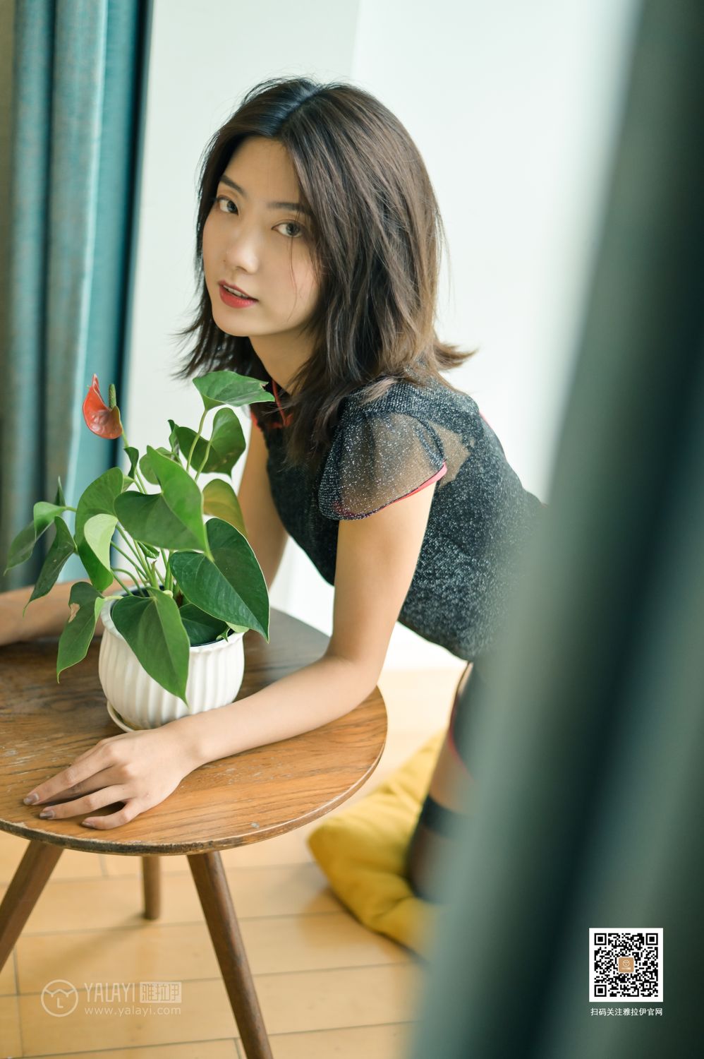 [YALAYI雅拉伊]高清写真图 2019.08.27 No.382 音乐系的旗袍女孩 纹纹