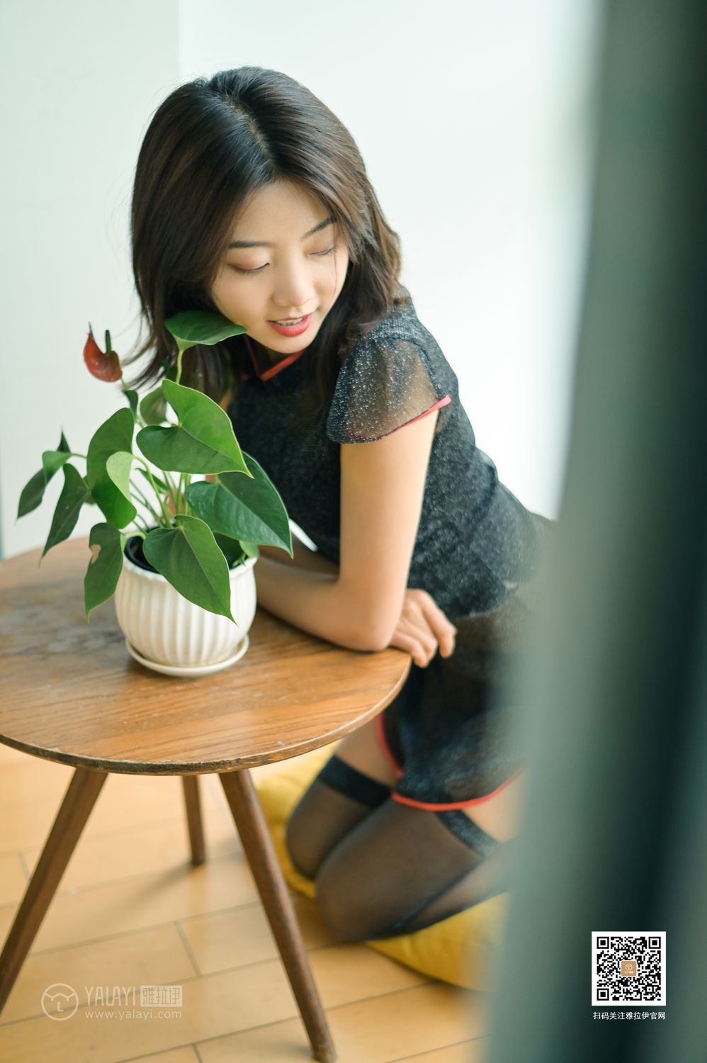 [YALAYI雅拉伊]高清写真图 2019.08.27 No.382 音乐系的旗袍女孩 纹纹
