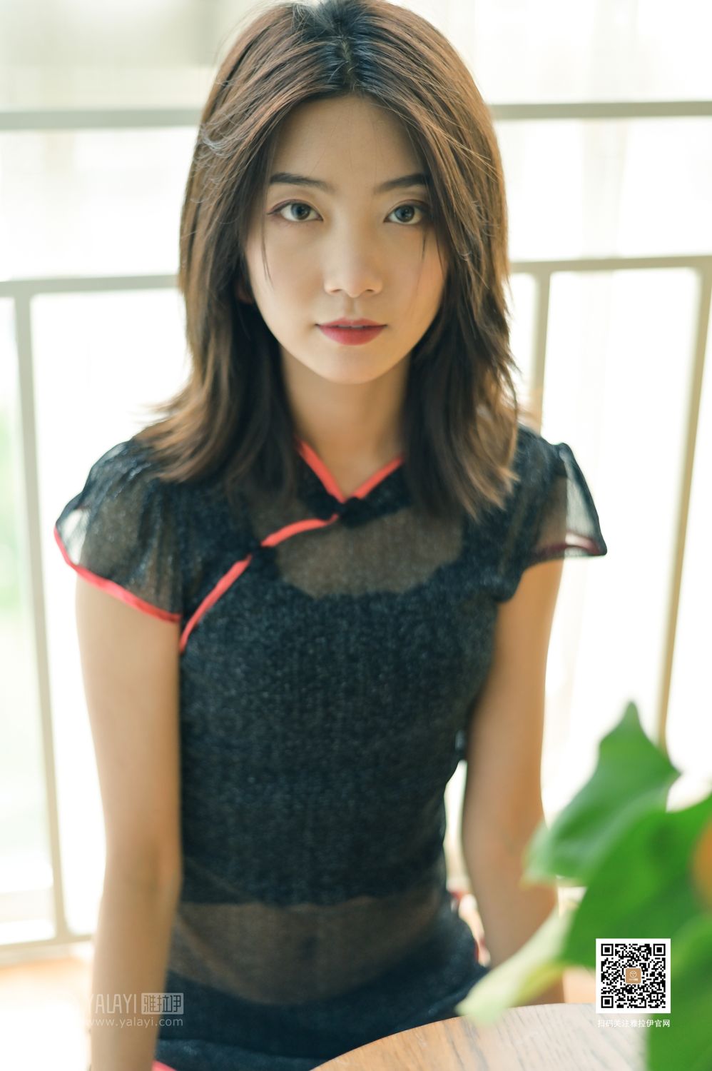 [YALAYI雅拉伊]高清写真图 2019.08.27 No.382 音乐系的旗袍女孩 纹纹