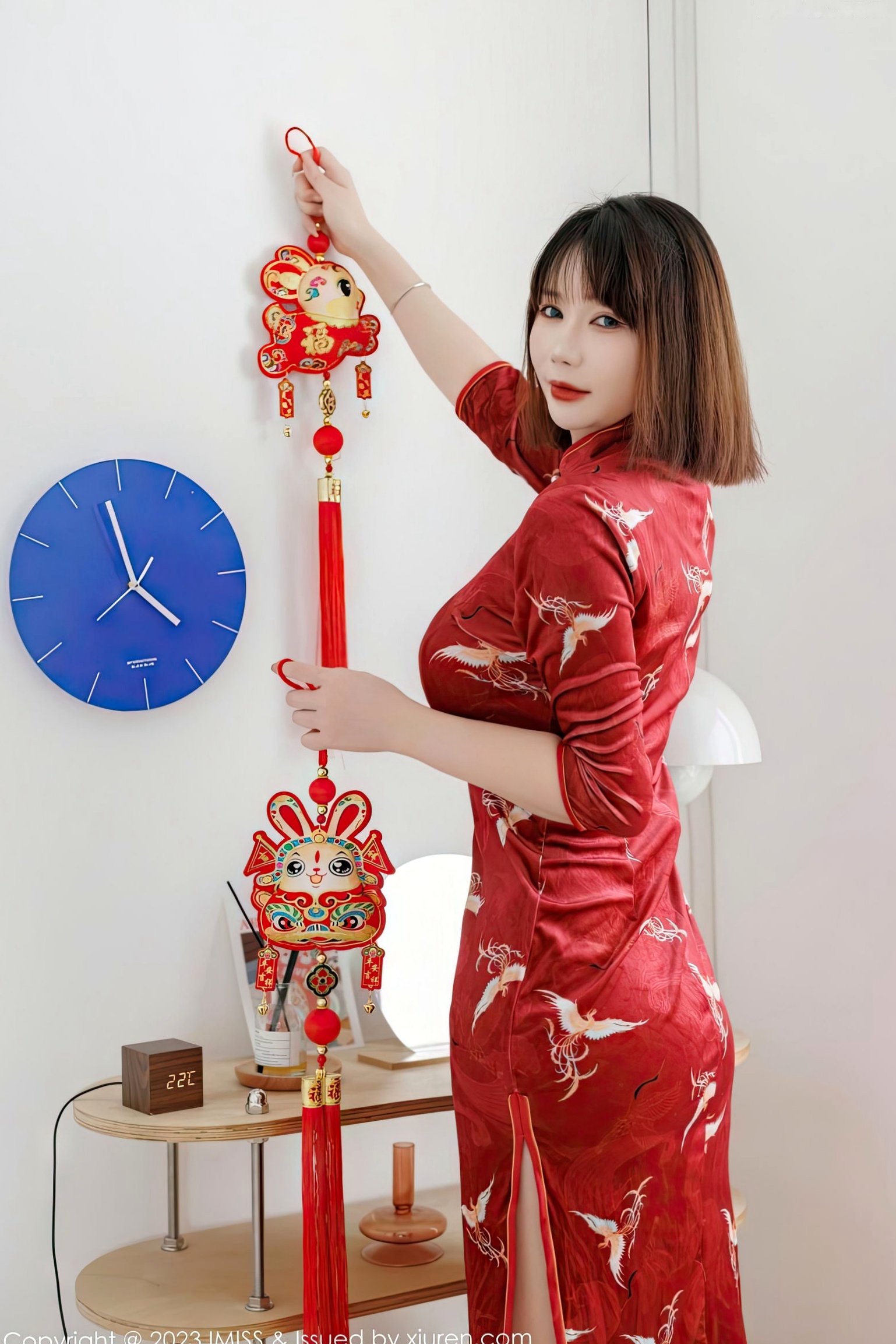 IMiss爱蜜社-716-陈赞之：红色蕾丝内衣与丝绸睡袍私房写真，火辣身材尽显极致家居诱惑