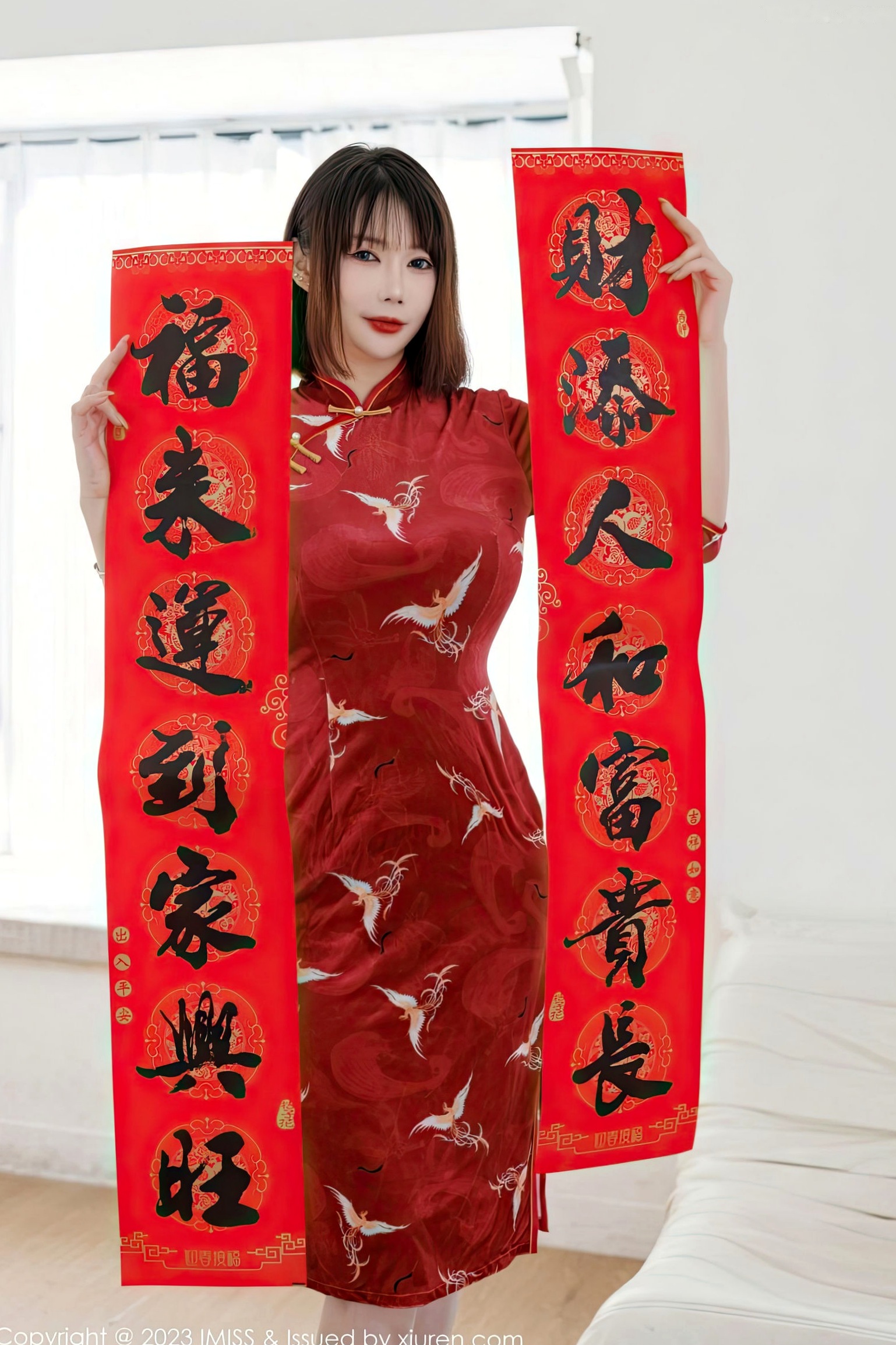 IMiss爱蜜社-716-陈赞之：红色蕾丝内衣与丝绸睡袍私房写真，火辣身材尽显极致家居诱惑