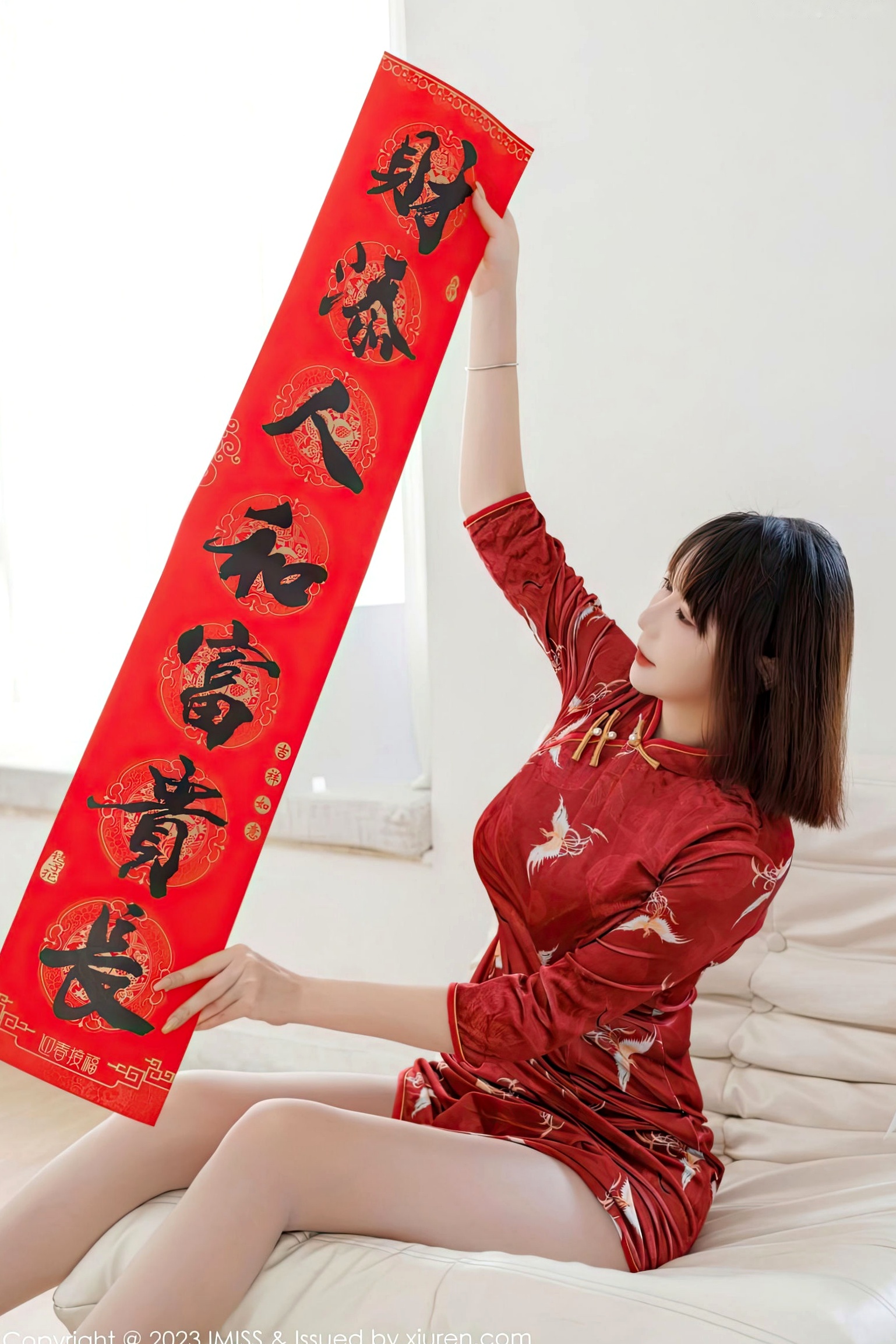 IMiss爱蜜社-716-陈赞之：红色蕾丝内衣与丝绸睡袍私房写真，火辣身材尽显极致家居诱惑