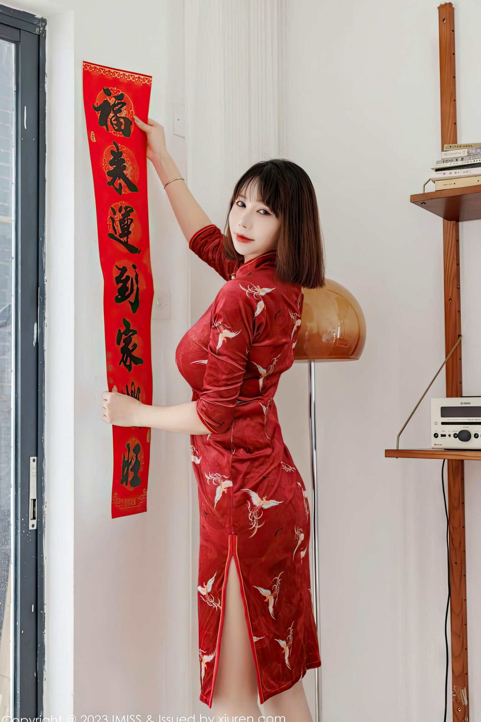IMiss爱蜜社-716-陈赞之：红色蕾丝内衣与丝绸睡袍私房写真，火辣身材尽显极致家居诱惑