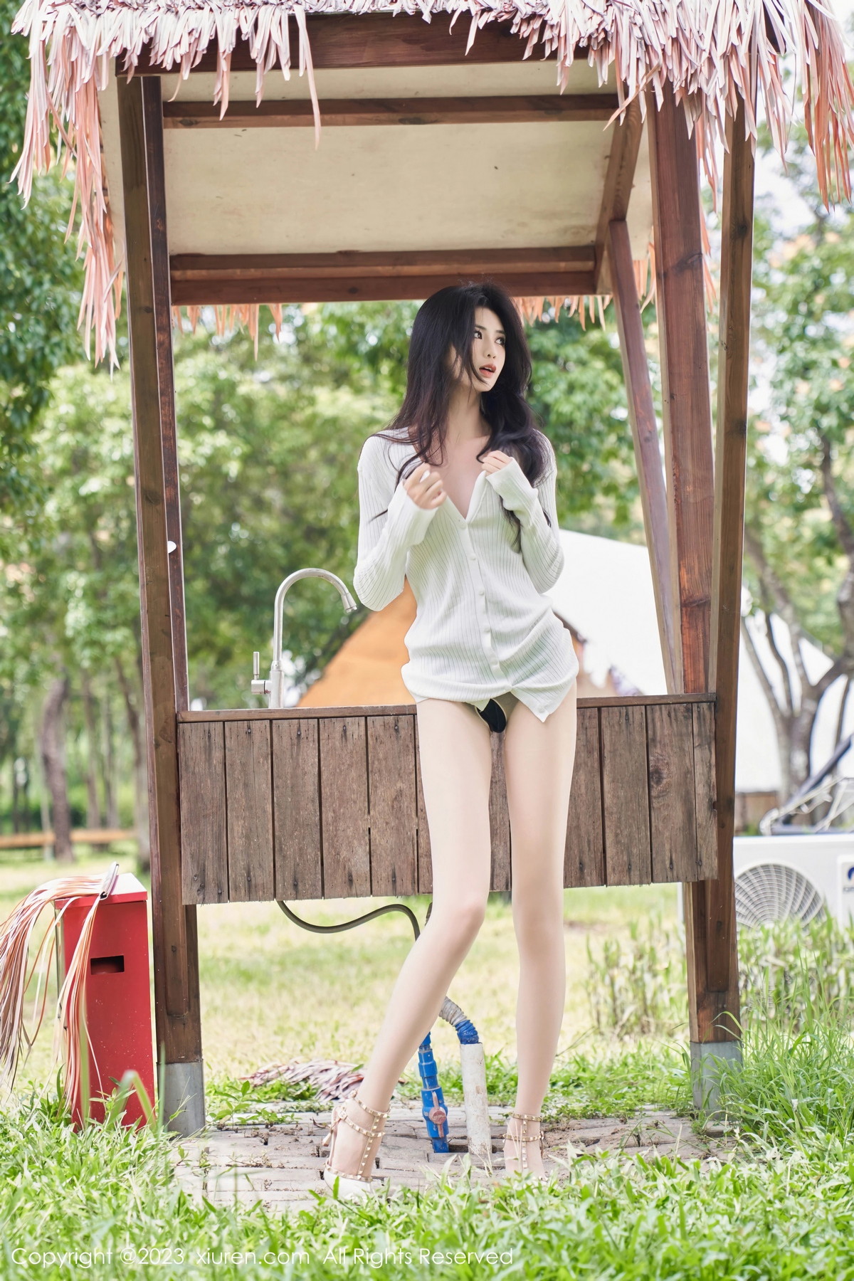 [XiuRen]高清写真图 2023.07.31 No.7162 浅浅Danny 户外美腿