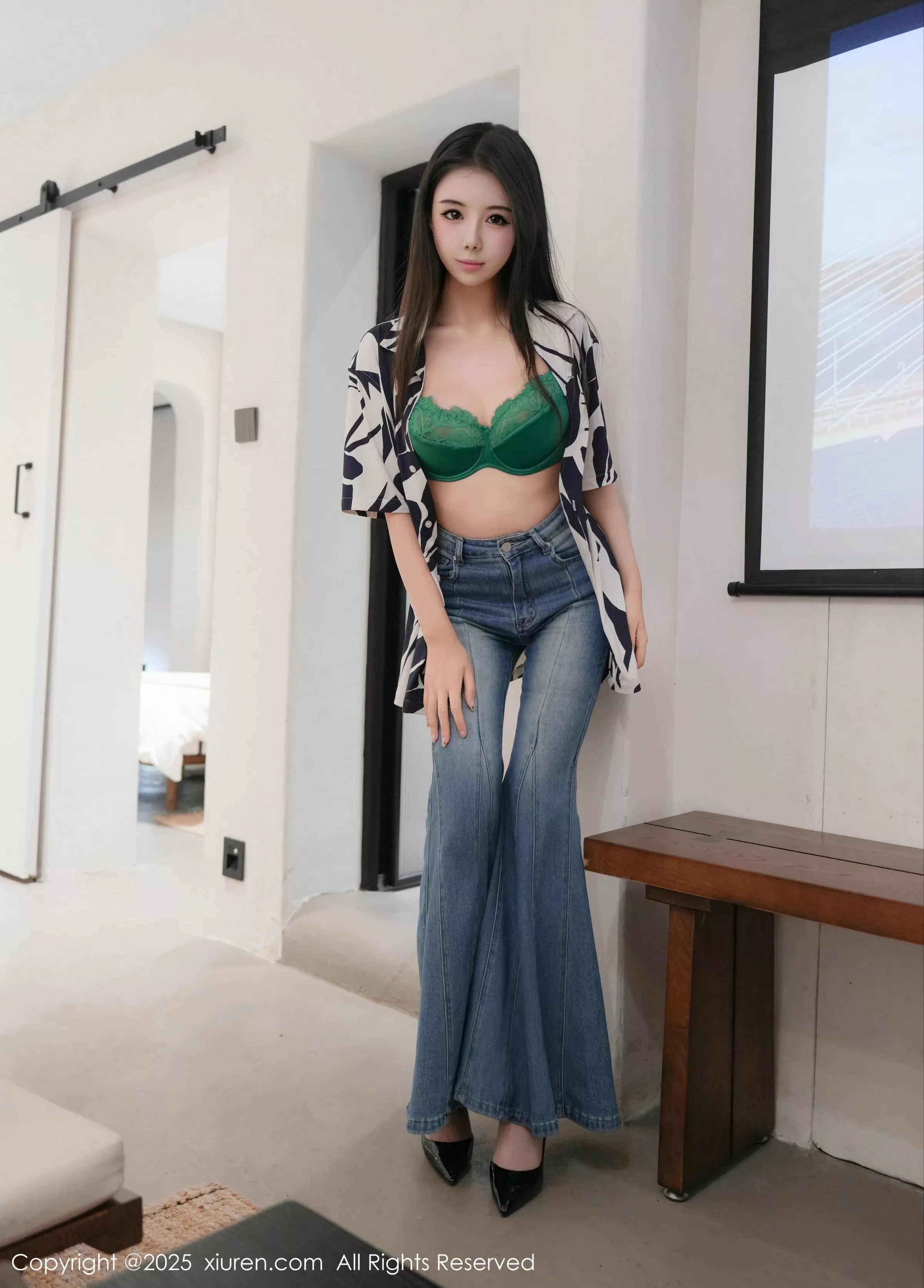 [XiuRen]高清写真图 2025.05.09 No.10260 袁圆 性感灰丝