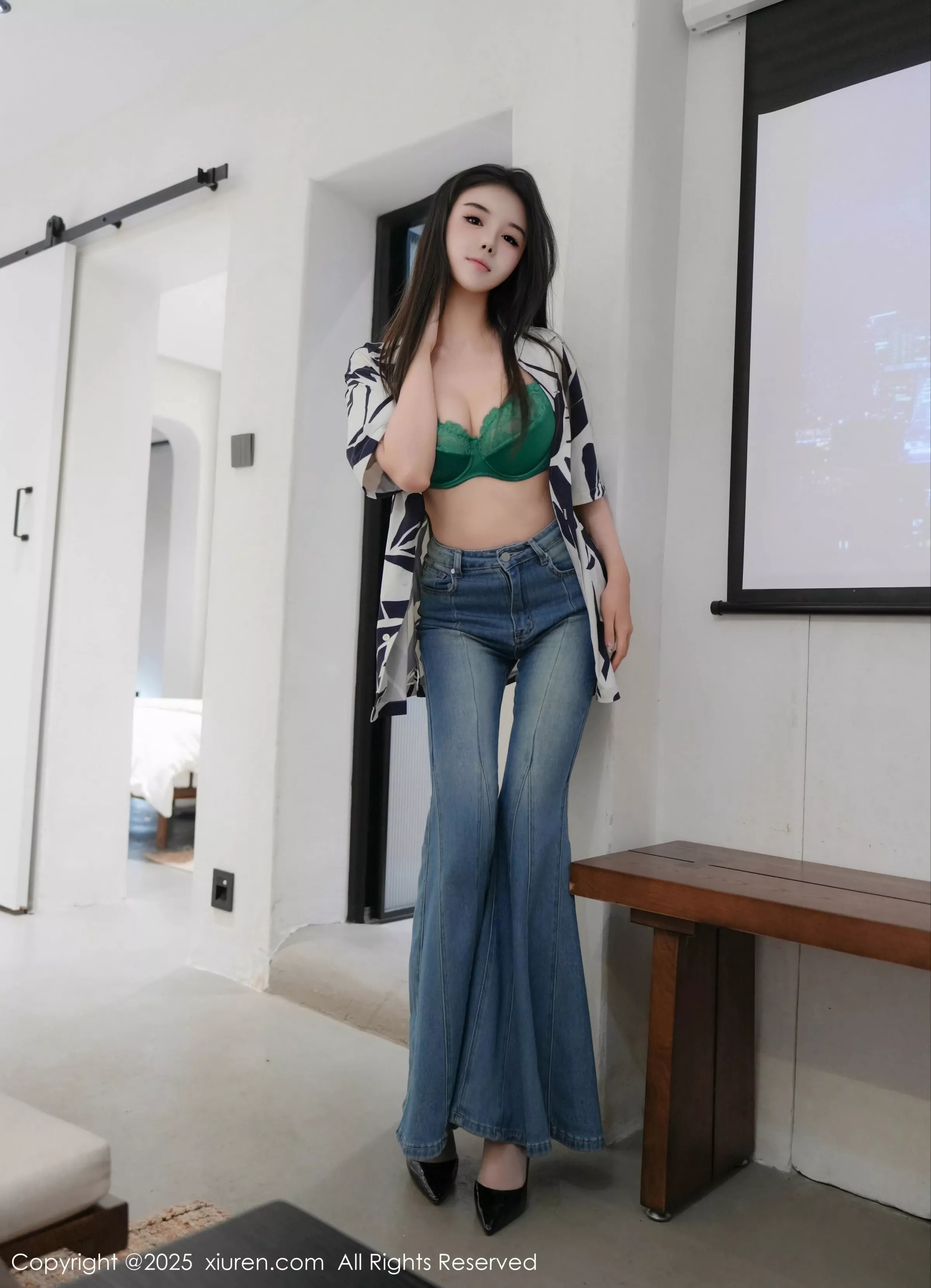 [XiuRen]高清写真图 2025.05.09 No.10260 袁圆 性感灰丝
