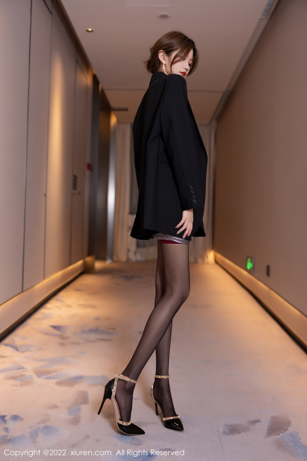 [XiuRen]高清写真图 2022.11.24 No.5904 程程程- 黑丝美腿