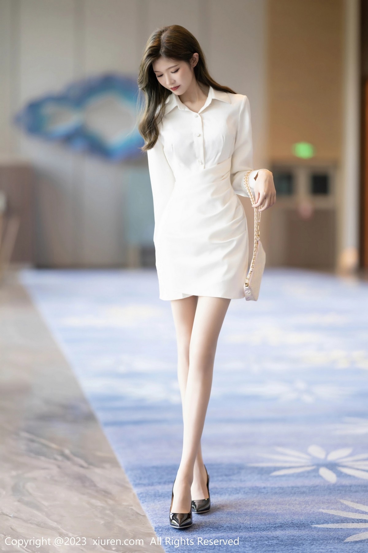 [XiuRen]高清写真图 2023.06.08 No.6882 程程程- OL美腿