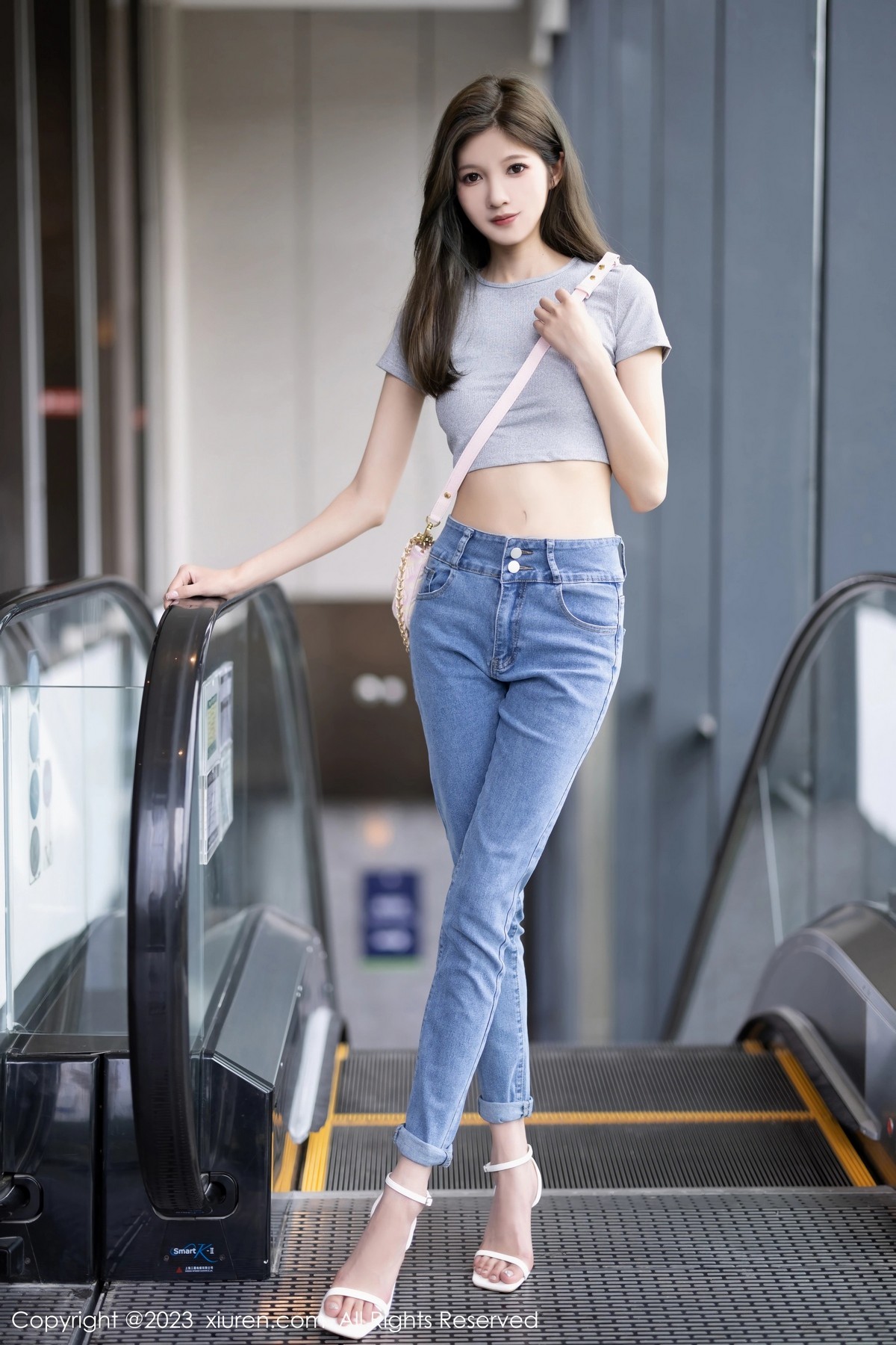 [XiuRen]高清写真图 2023.06.19 No.6941 程程程- 牛仔裤美腿
