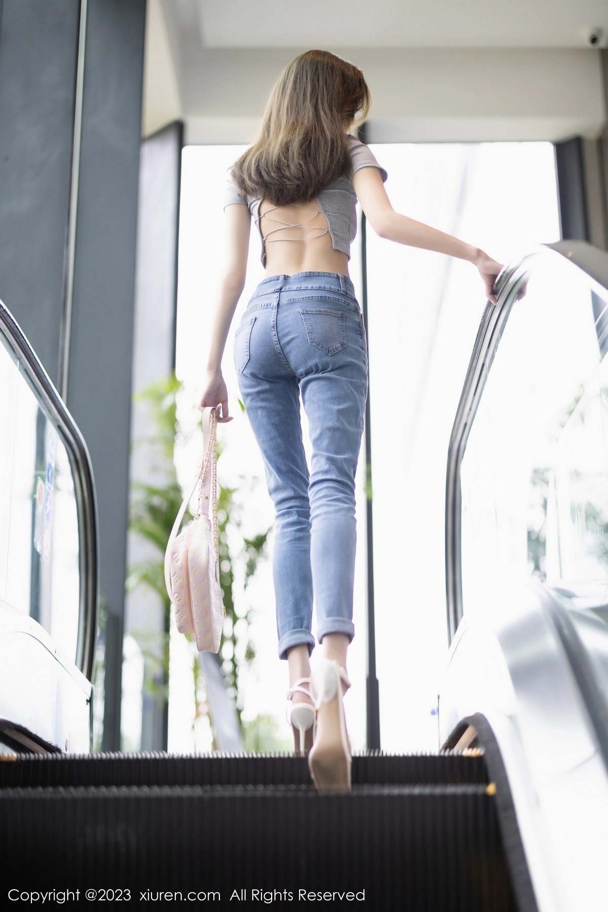 [XiuRen]高清写真图 2023.06.19 No.6941 程程程- 牛仔裤美腿