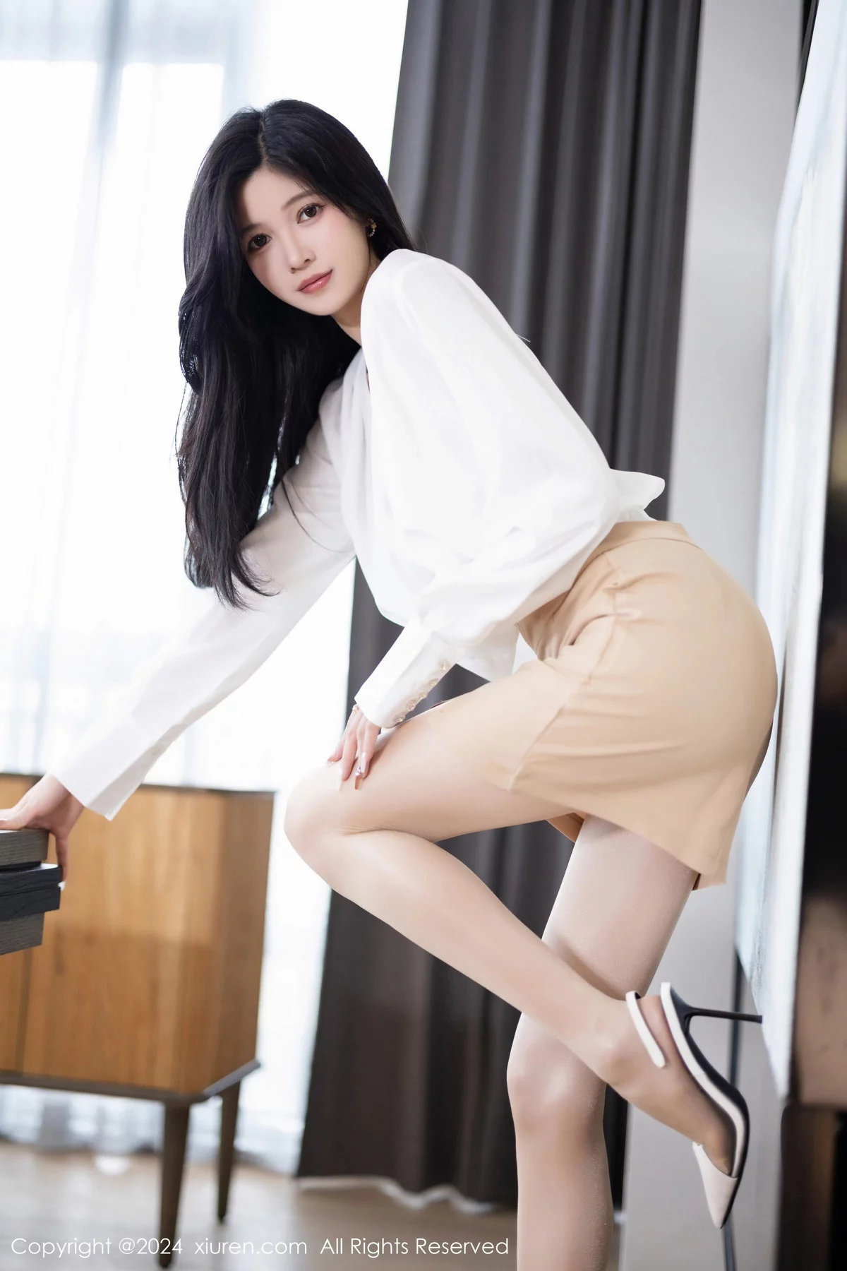 [XiuRen]高清写真图 2024.01.03 No.7906 程程程- 丝袜美腿