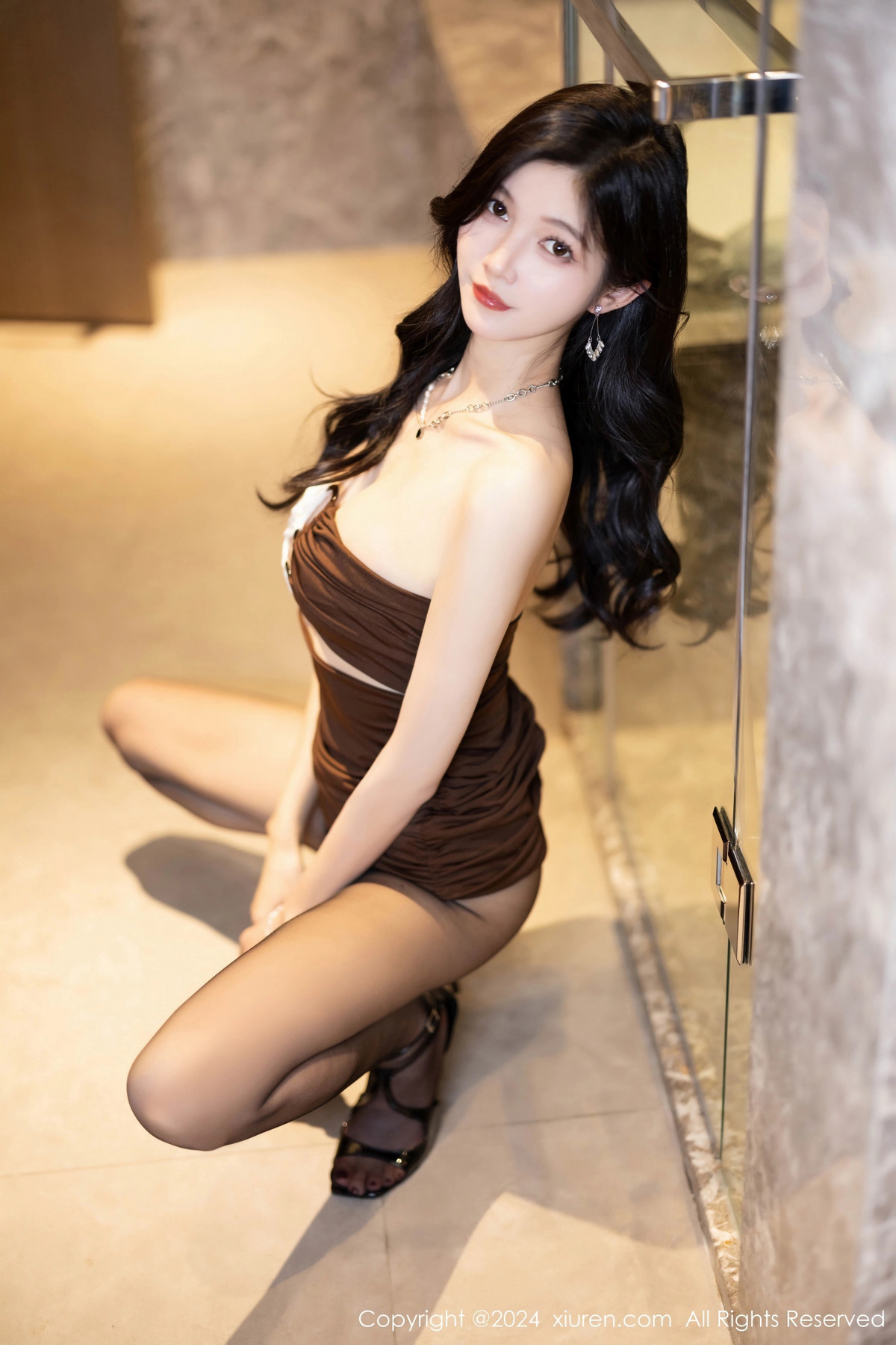 [XiuRen]高清写真图 2024.01.18 No.7983 程程程- 黑丝美腿