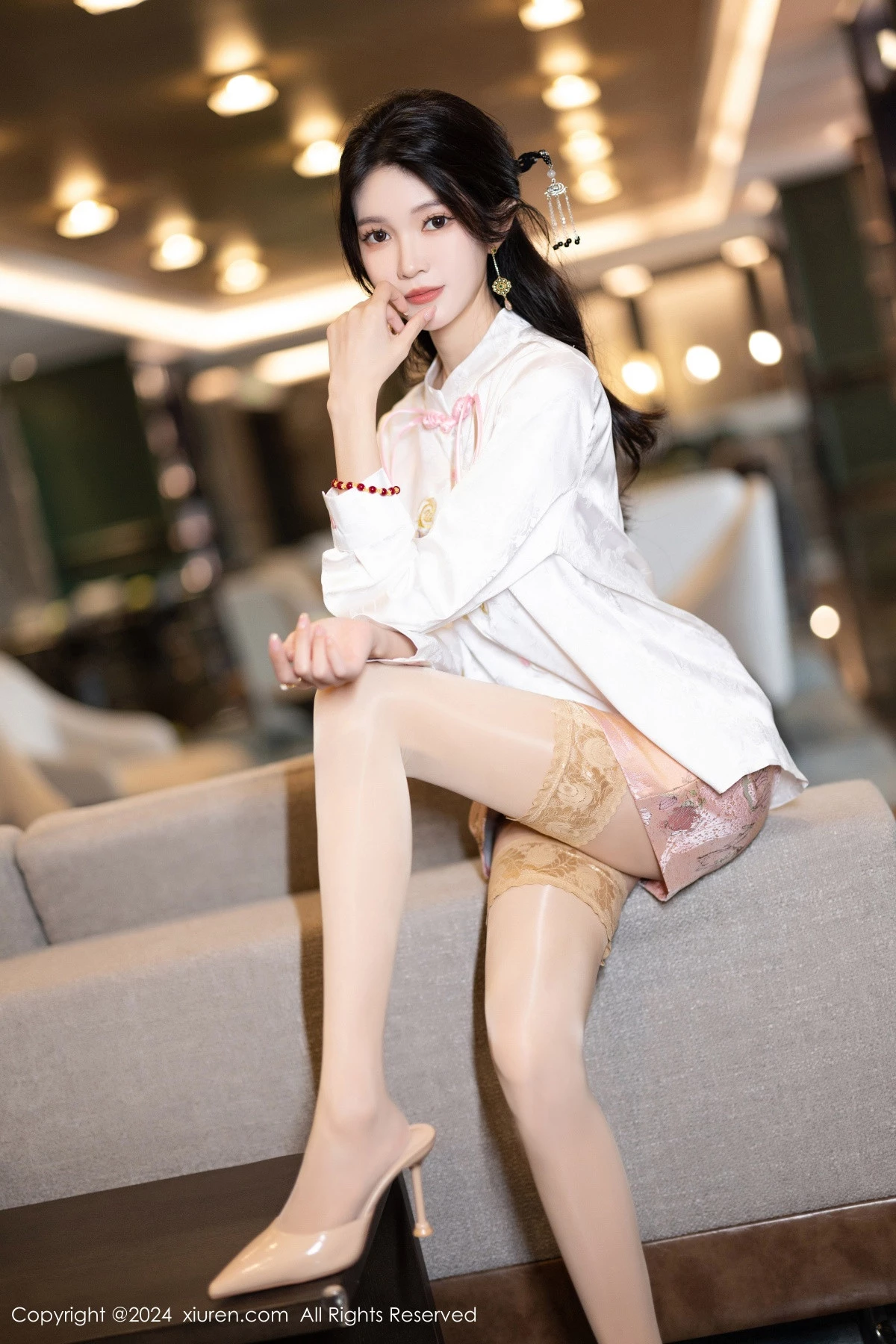 [XiuRen]高清写真图 2024.04.07 No.8347 程程程- 丝袜美腿