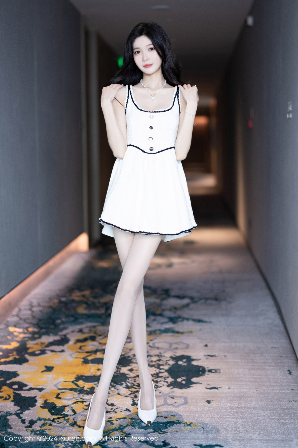 [XiuRen]高清写真图 2024.07.15 No.8861 程程程- 丝袜美腿