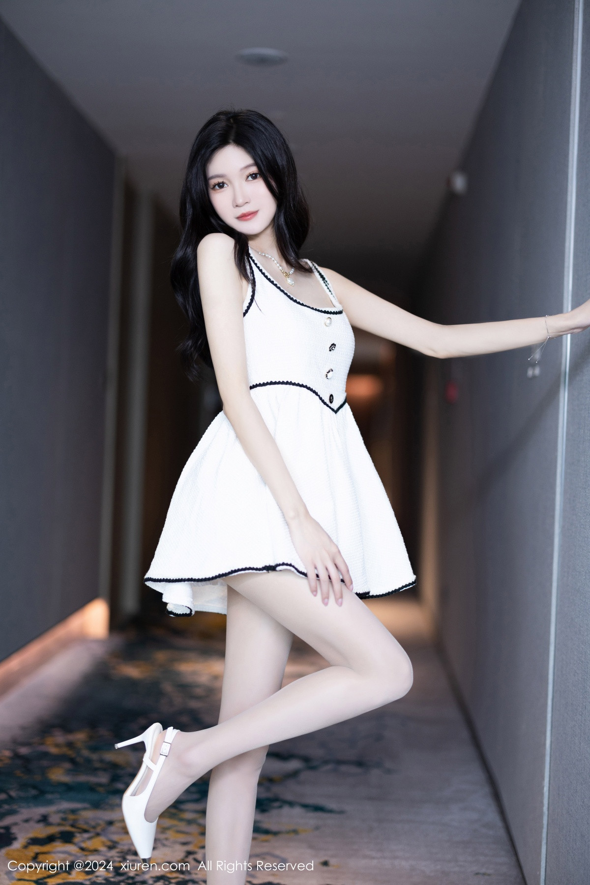 [XiuRen]高清写真图 2024.07.15 No.8861 程程程- 丝袜美腿