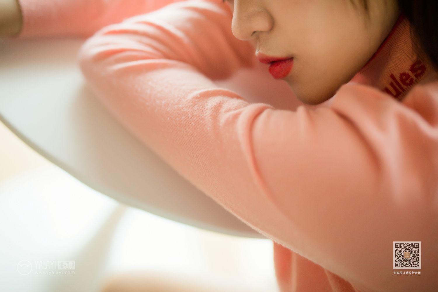 [YALAYI雅拉伊]高清写真图 2020.02.01 Vol.531 穿毛衣好热 小颖