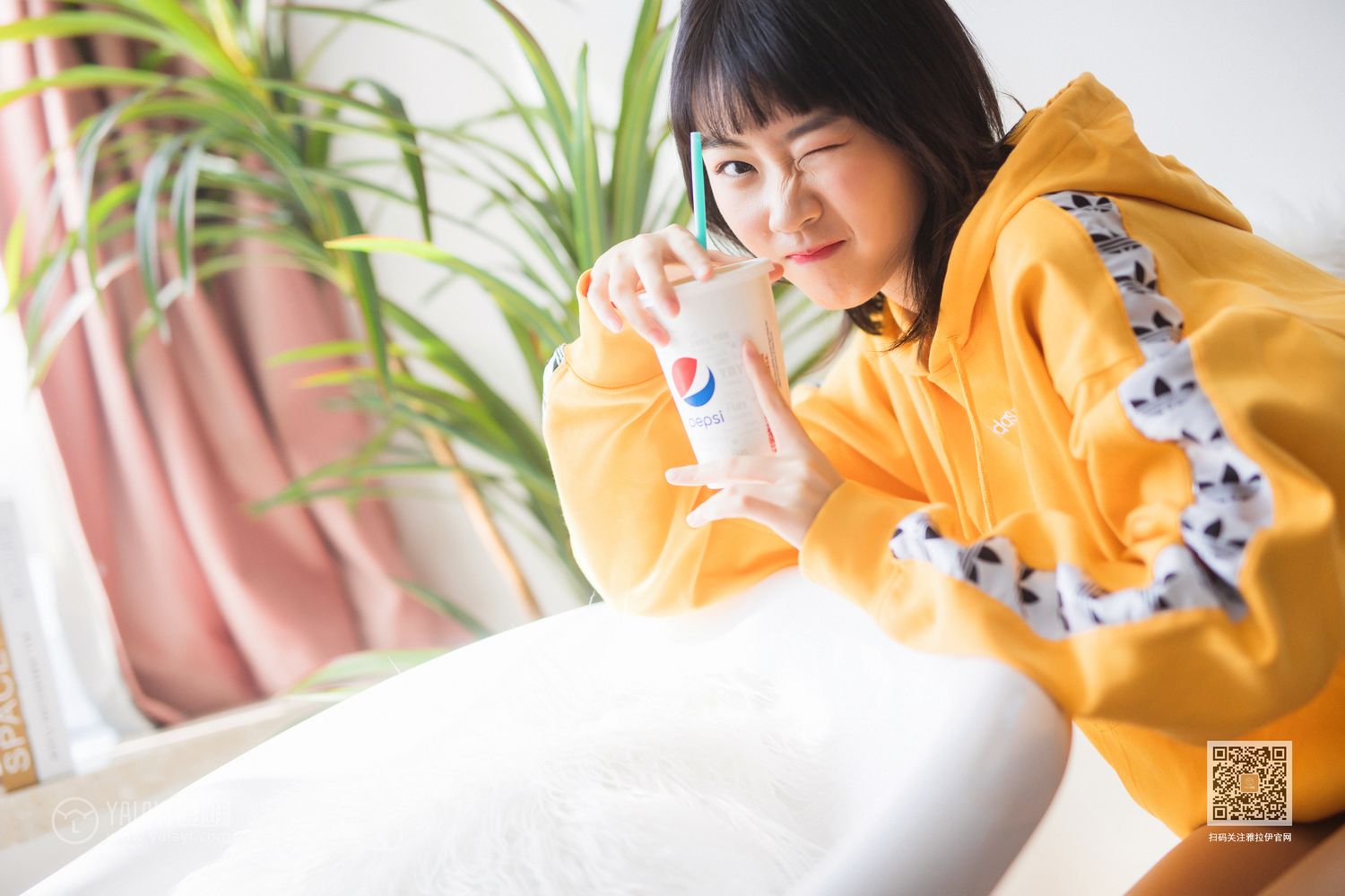 [YALAYI雅拉伊]高清写真图 2019.01.22 Vol.526 缤纷时光 粉粉