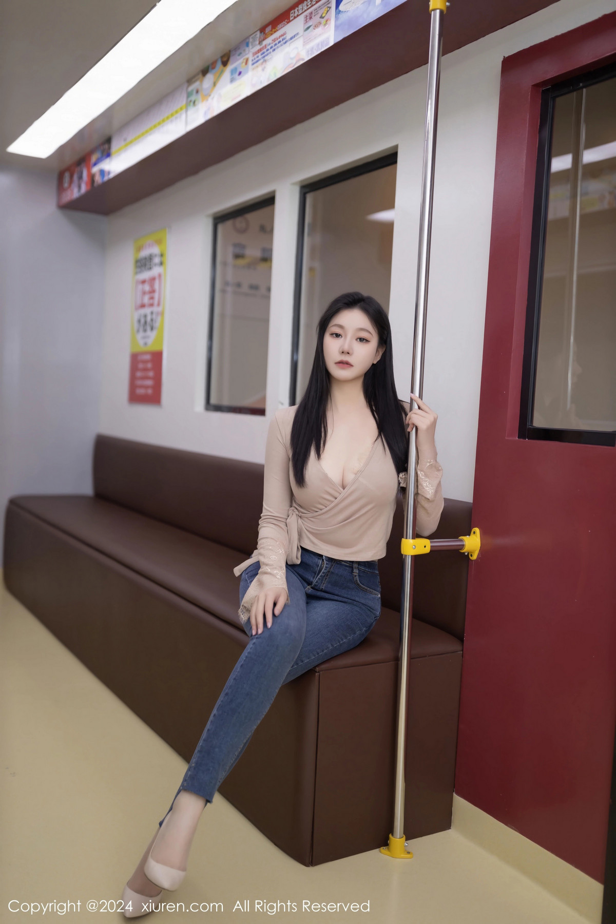 [XiuRen]高清写真图 2024.05.07 No.8498 安然anran 地铁美腿