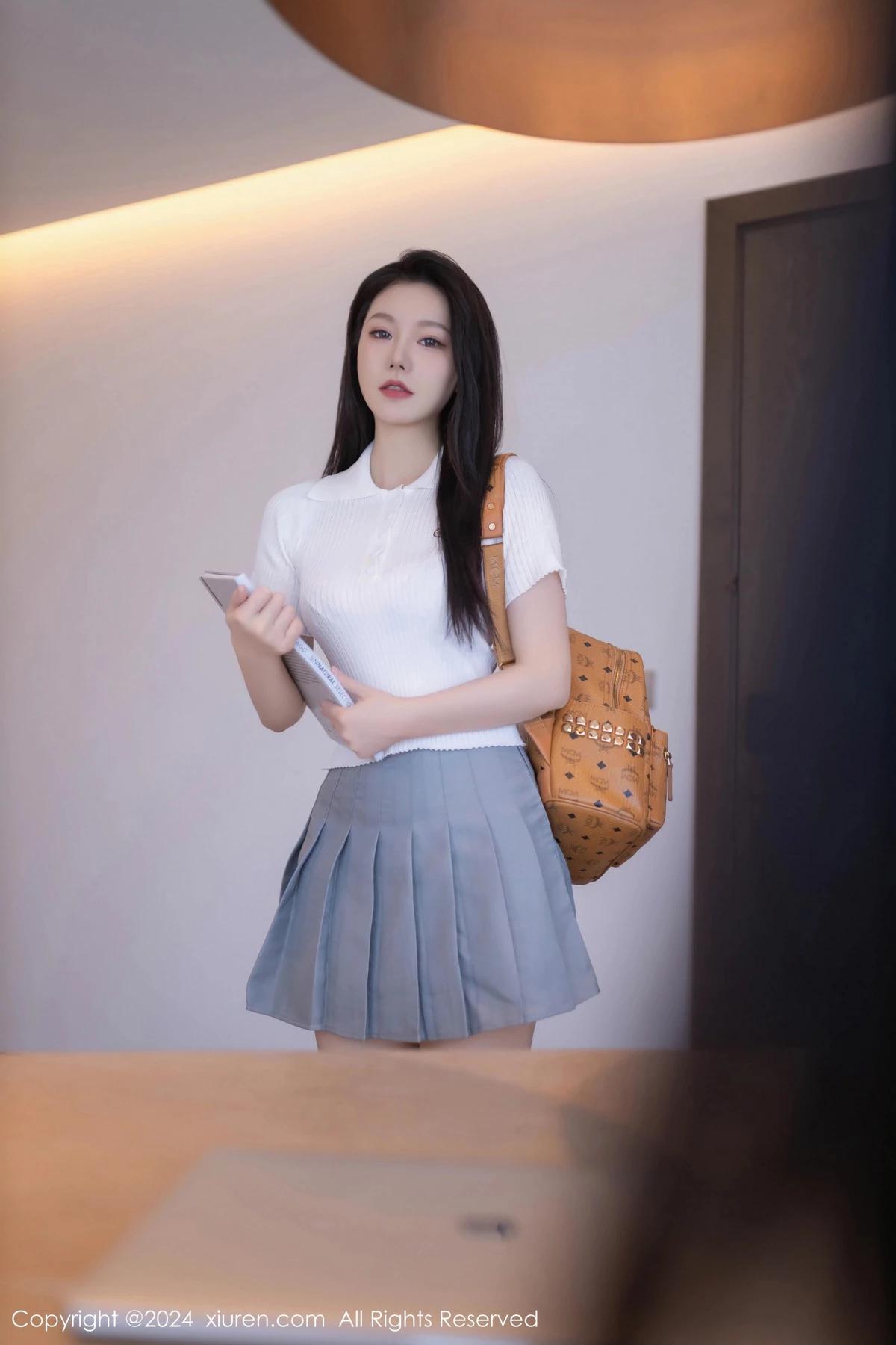 [XiuRen]高清写真图 2024.06.04 No.8649 安然anran 美腿短裙