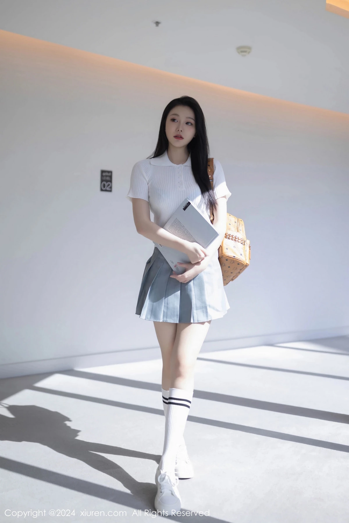 [XiuRen]高清写真图 2024.06.04 No.8649 安然anran 美腿短裙