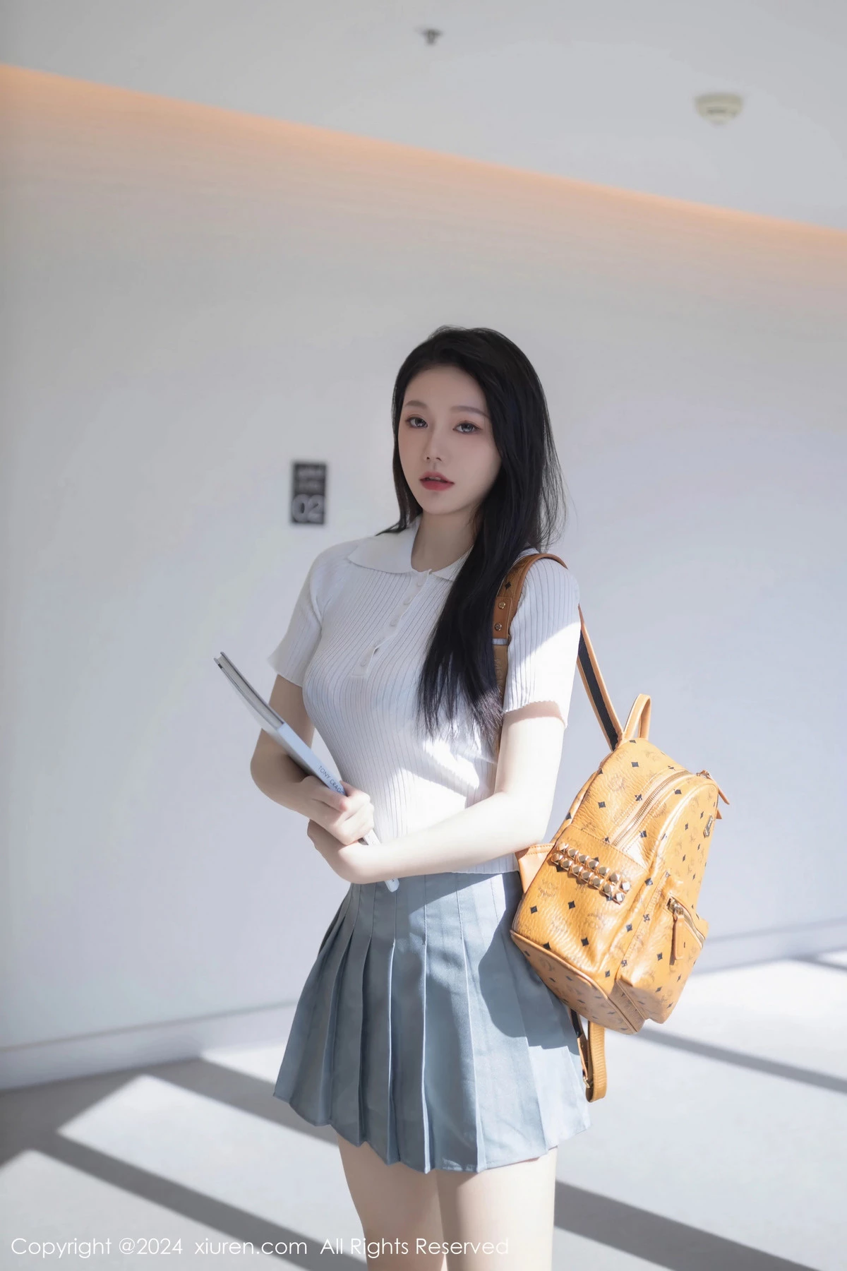 [XiuRen]高清写真图 2024.06.04 No.8649 安然anran 美腿短裙
