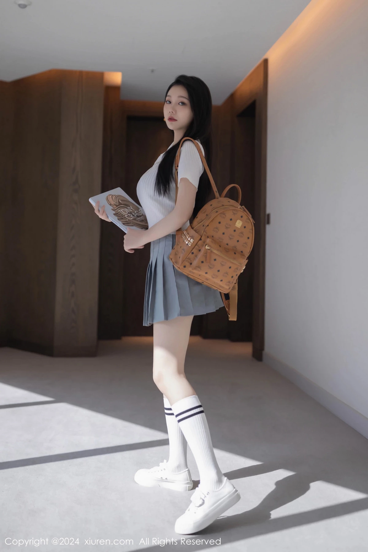 [XiuRen]高清写真图 2024.06.04 No.8649 安然anran 美腿短裙