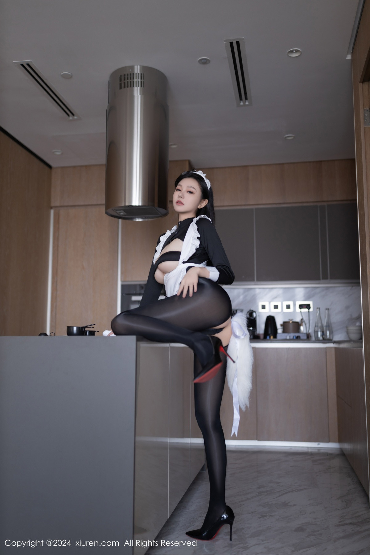 [XiuRen]高清写真图 2024.06.18 No.8720 安然anran 黑丝美腿