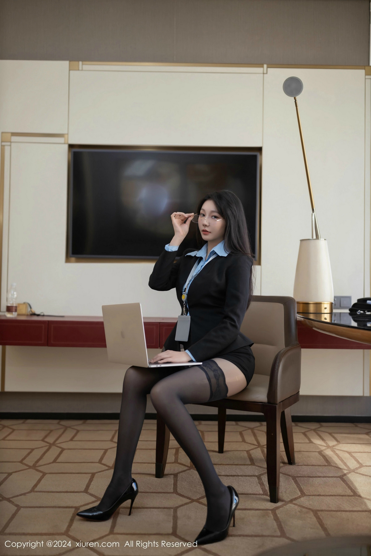 [XiuRen]高清写真图 2024.11.19 No.9469 安然anran 黑丝美腿