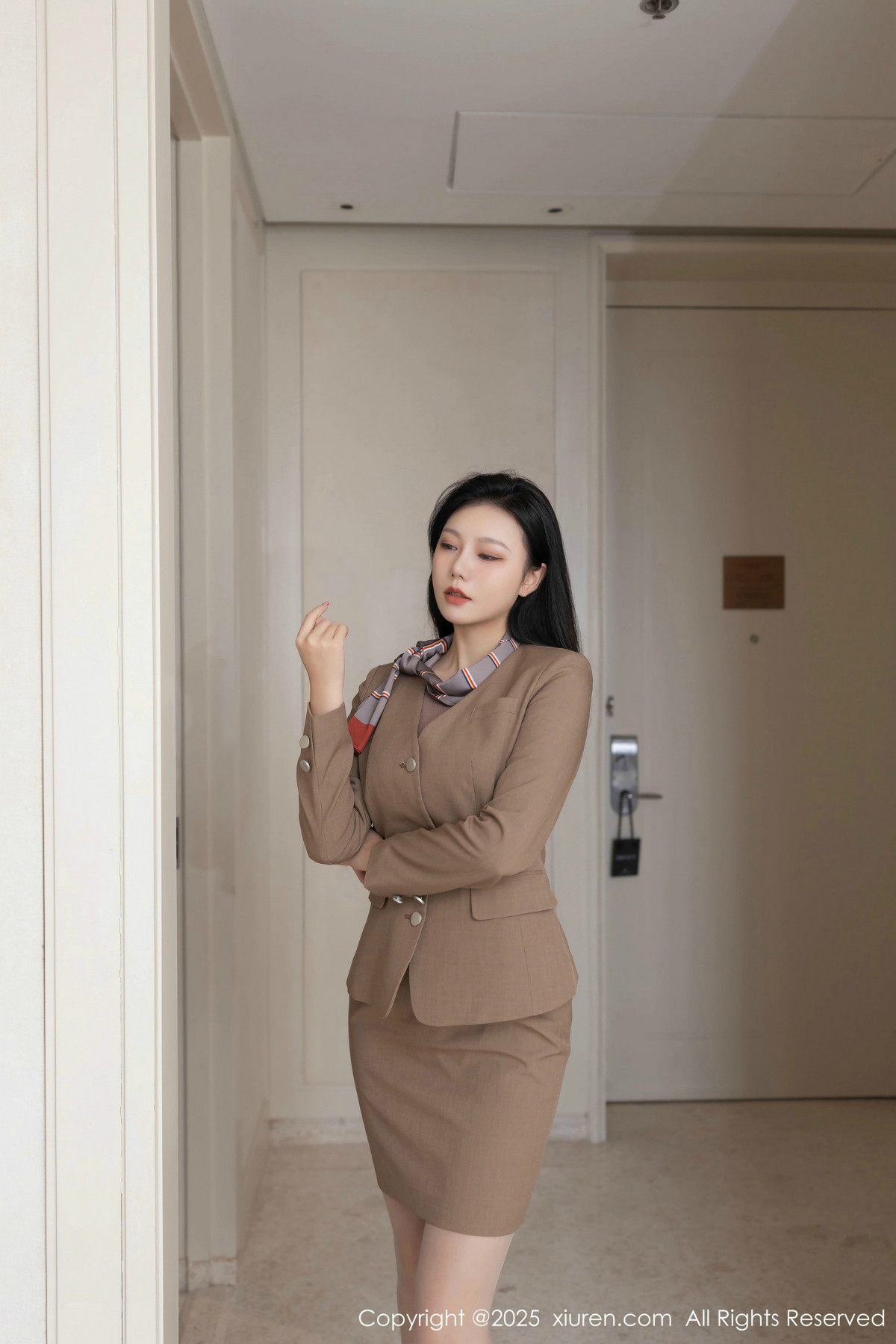 [XiuRen]高清写真图 2025.03.04 No.9966 安然anran 制服美腿