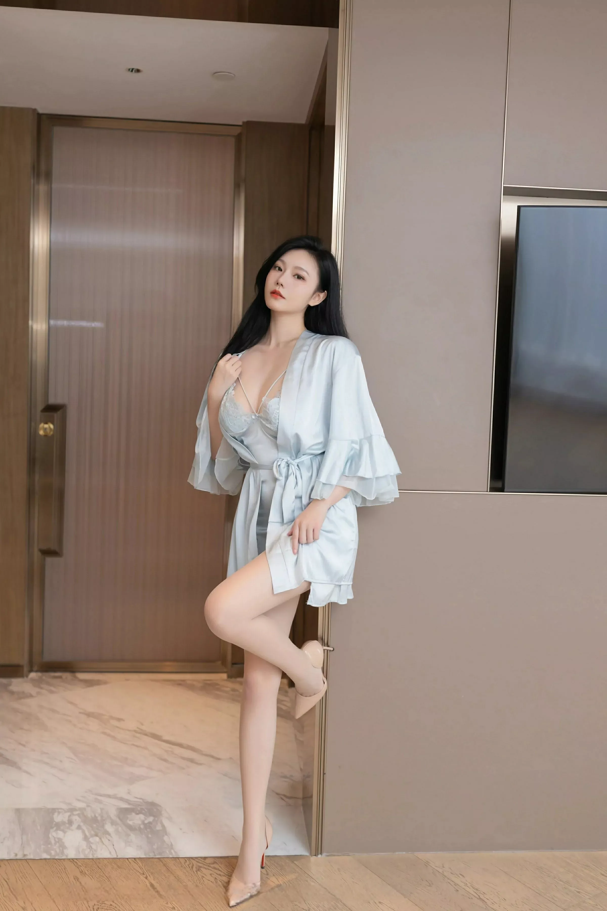 [XiuRen]高清写真图 2025.06.10 No.10390 安然anran 蓝色连衣短