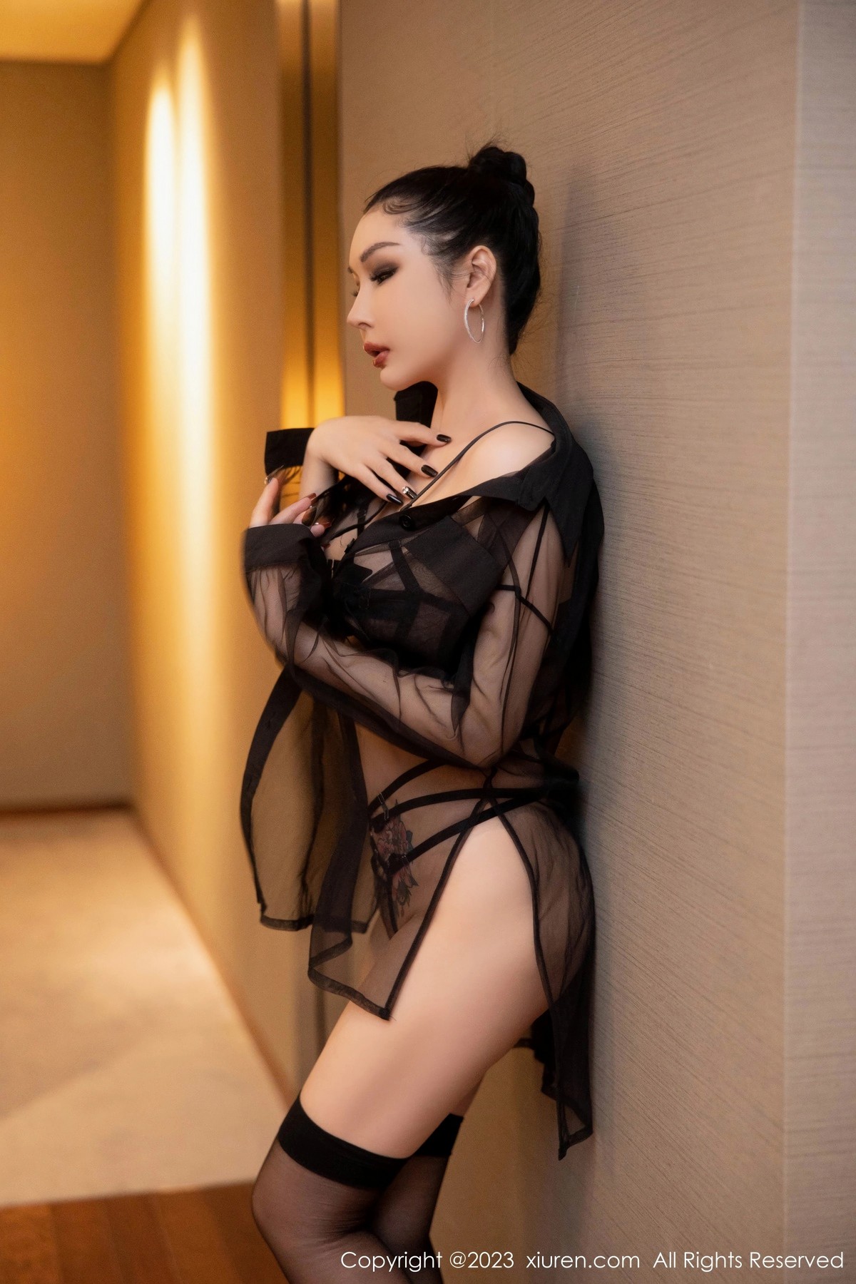 [XiuRen]高清写真图 2023.03.31 No.6502 田冰冰 黑丝美腿
