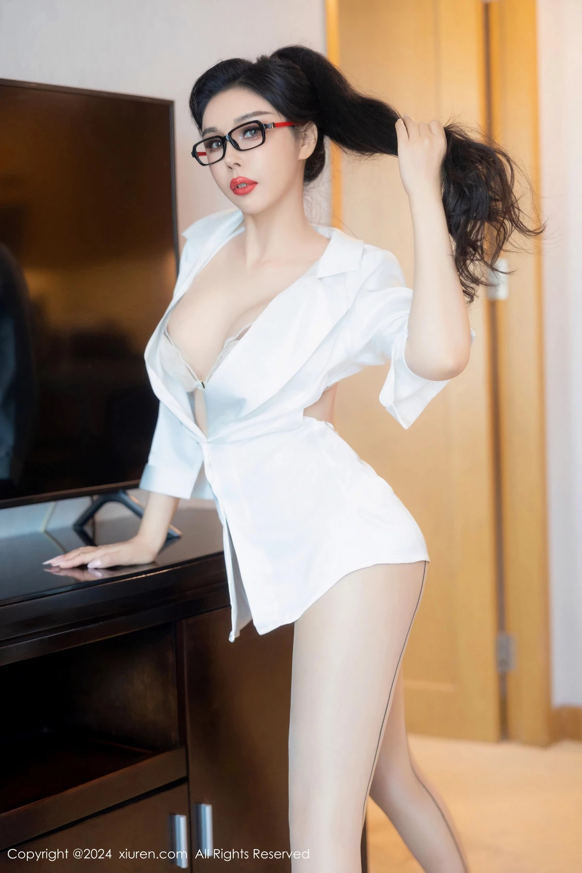[XiuRen]高清写真图 2024.04.29 No.8469 田冰冰 丝袜美腿
