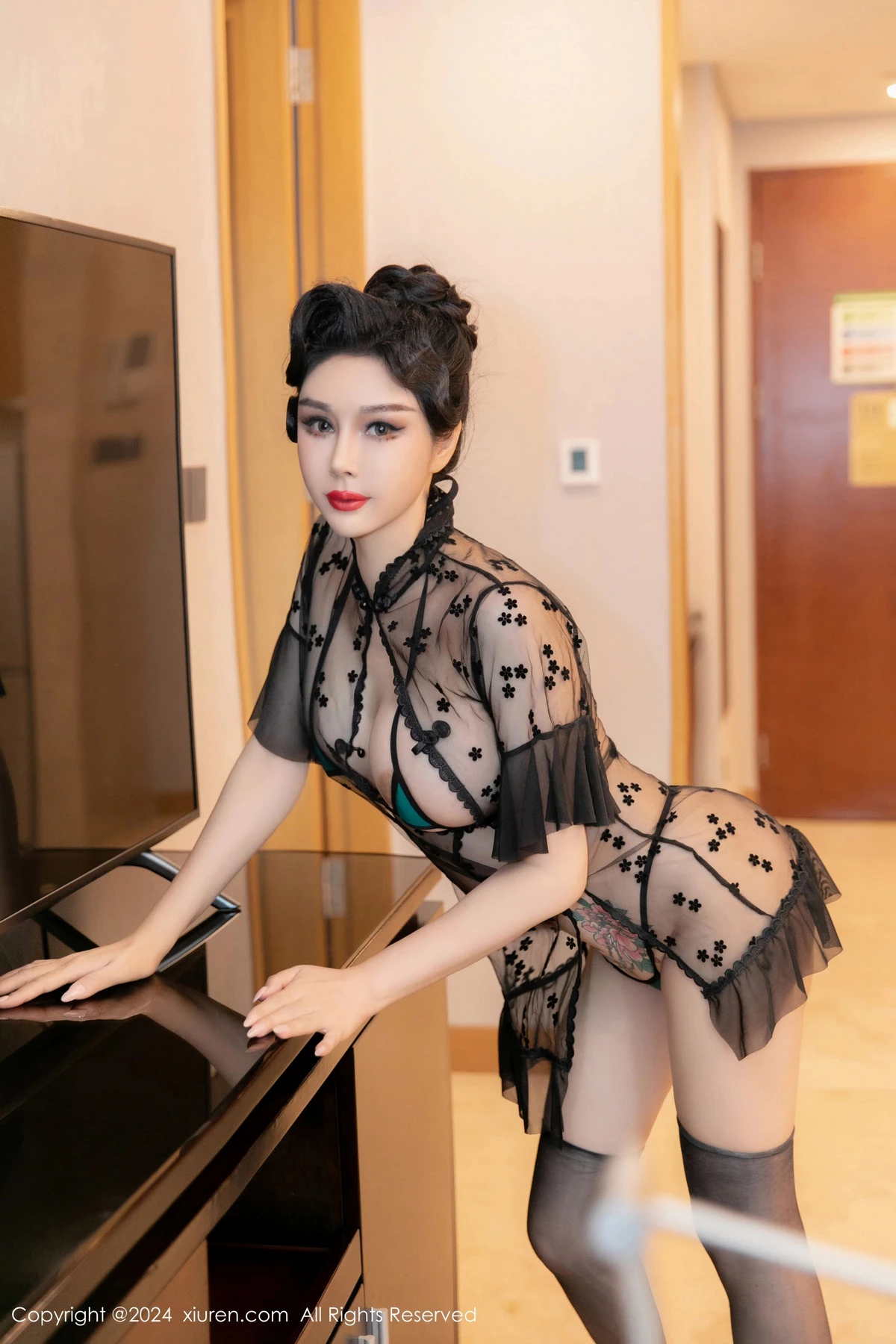 [XiuRen]高清写真图 2024.05.16 No.8549 田冰冰 黑丝美腿