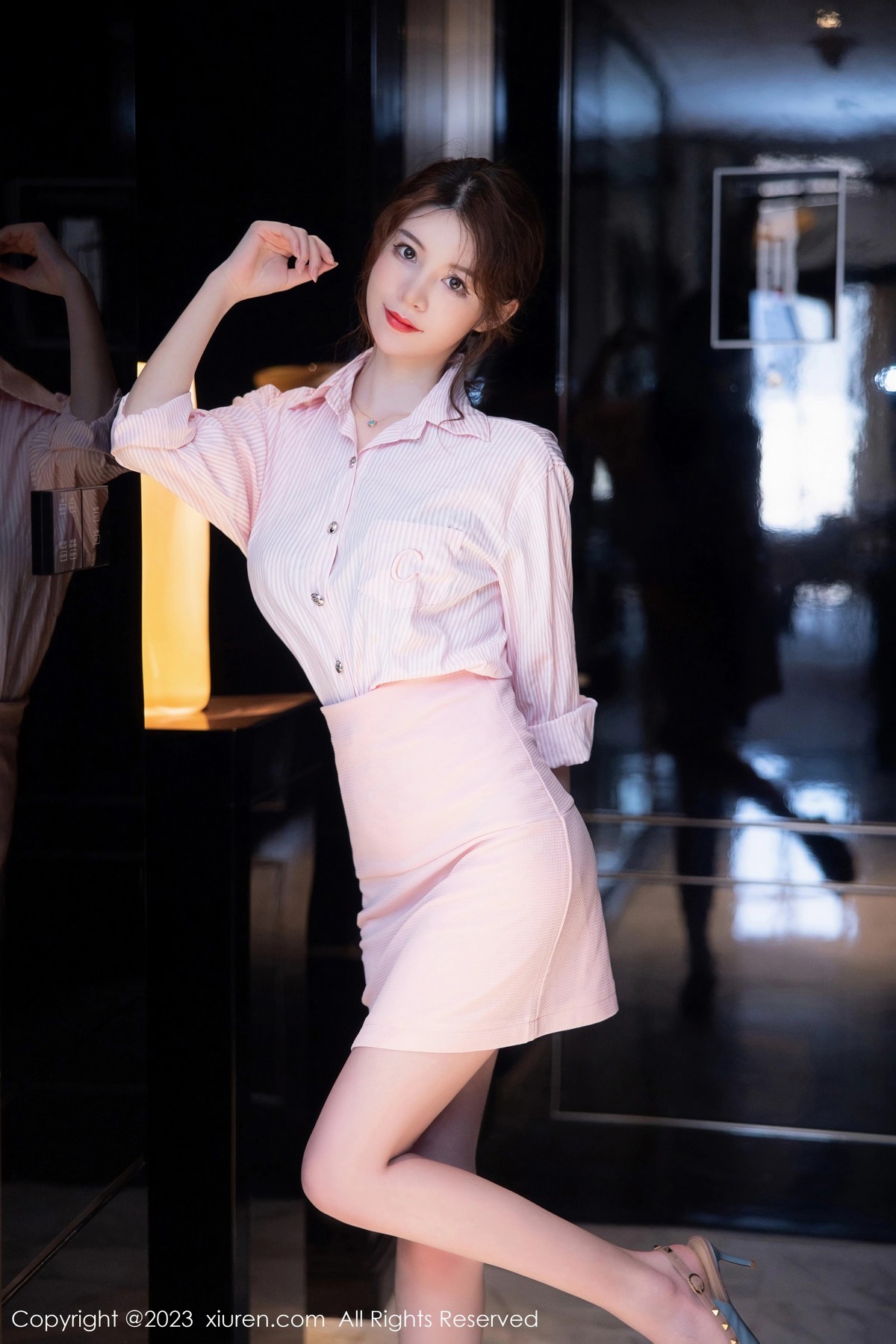 [XiuRen]高清写真图 2023.03.22 No.6451 yoo优优 美腿高挑