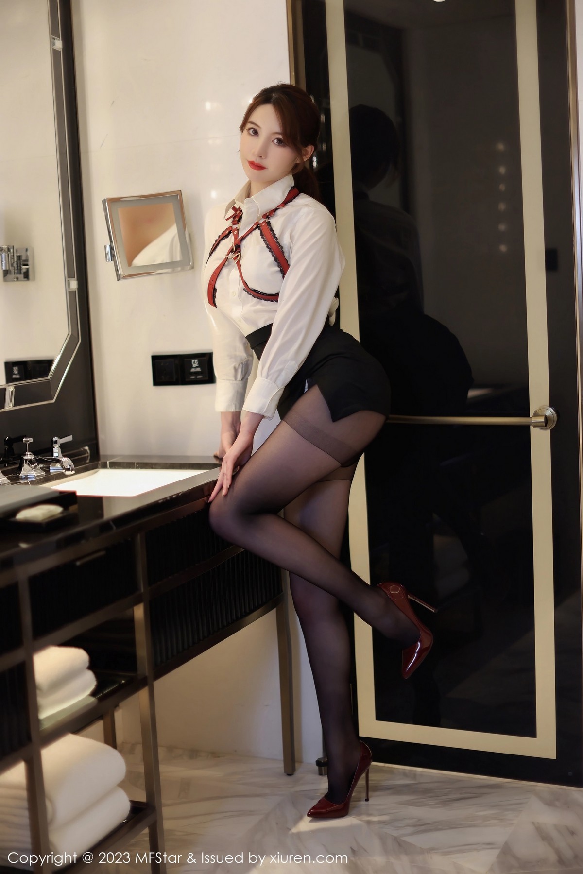[MFStar]高清写真图 2023.05.04 VOL.615 yoo优优 黑丝美臀