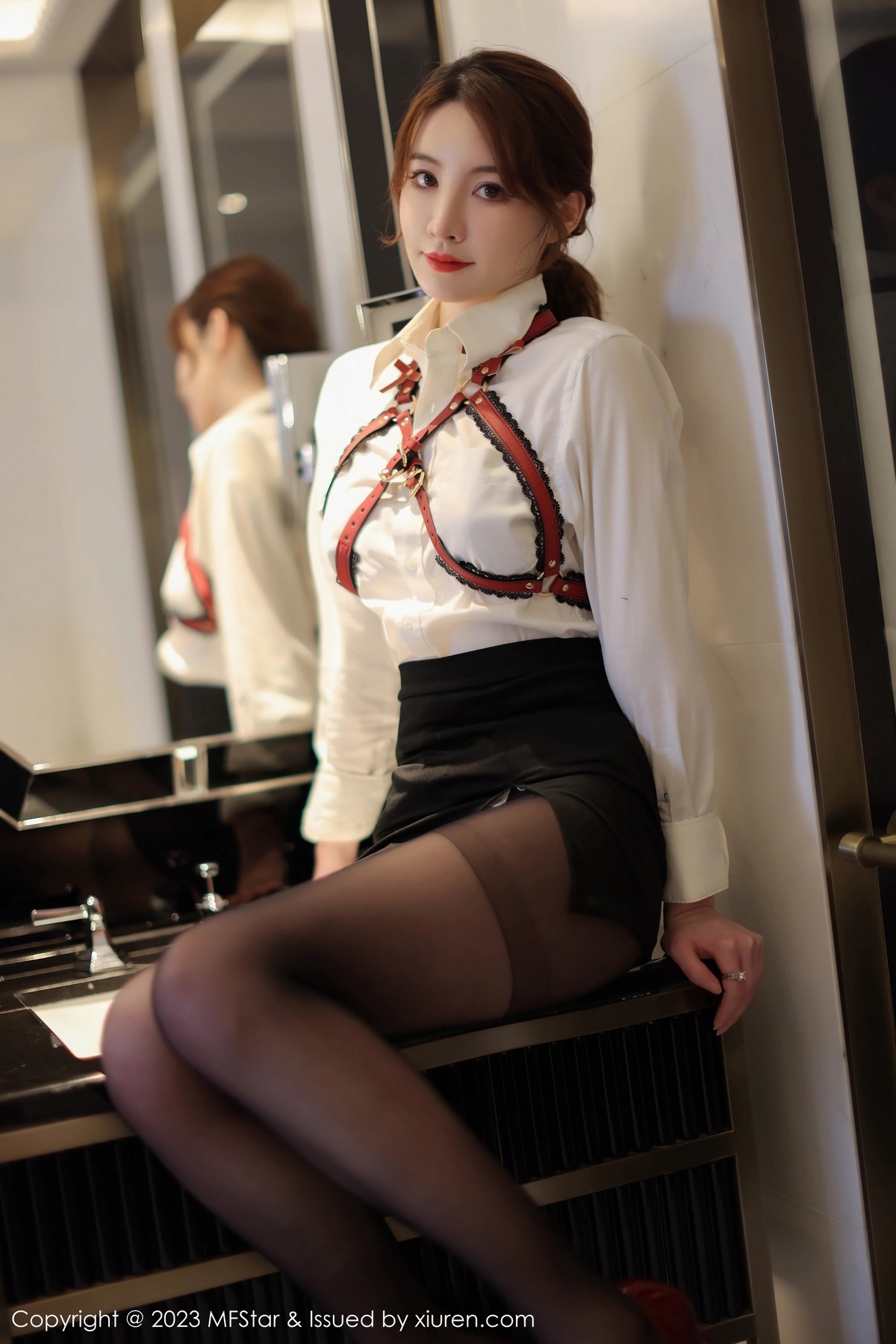 [MFStar]高清写真图 2023.05.04 VOL.615 yoo优优 黑丝美臀