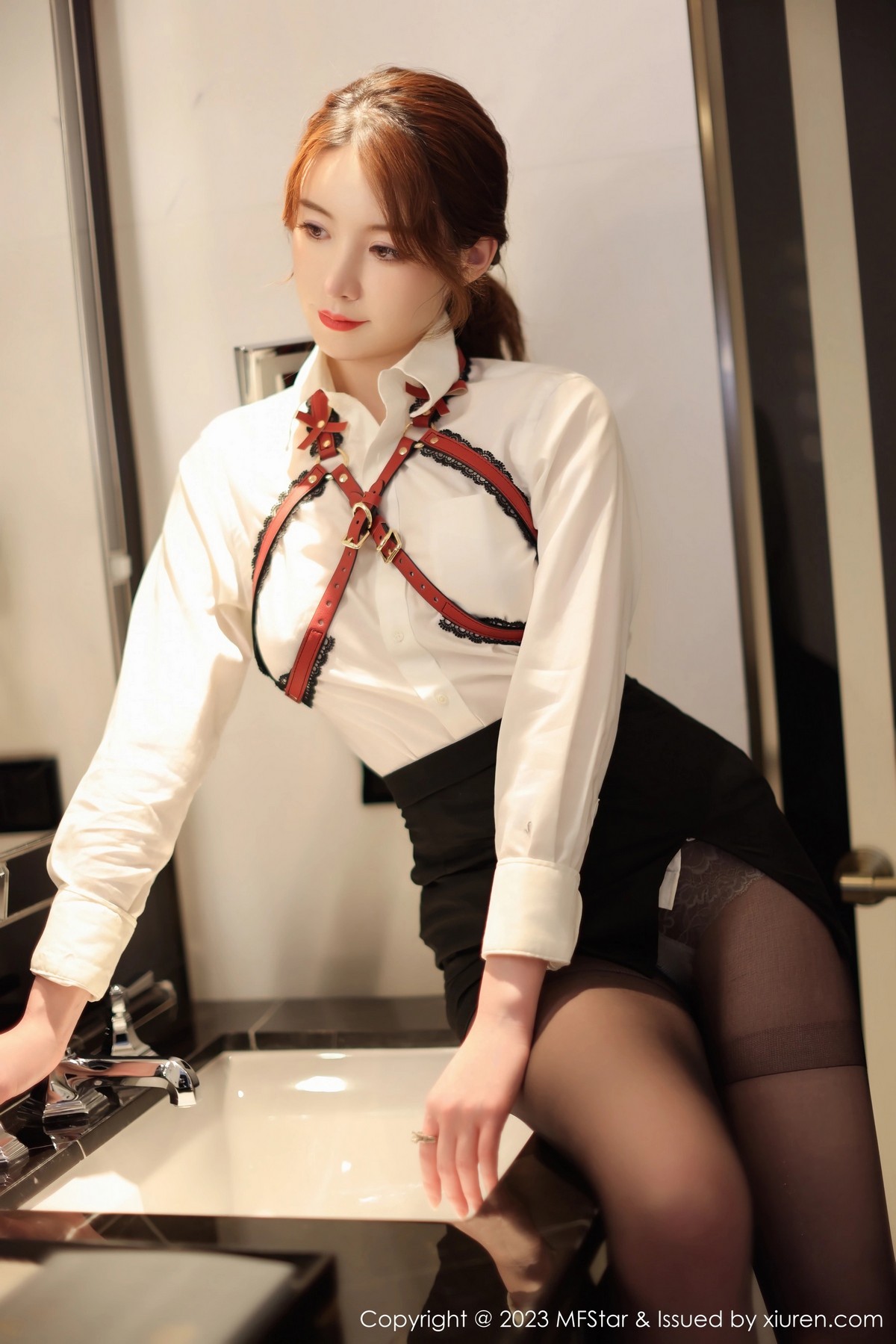 [MFStar]高清写真图 2023.05.04 VOL.615 yoo优优 黑丝美臀